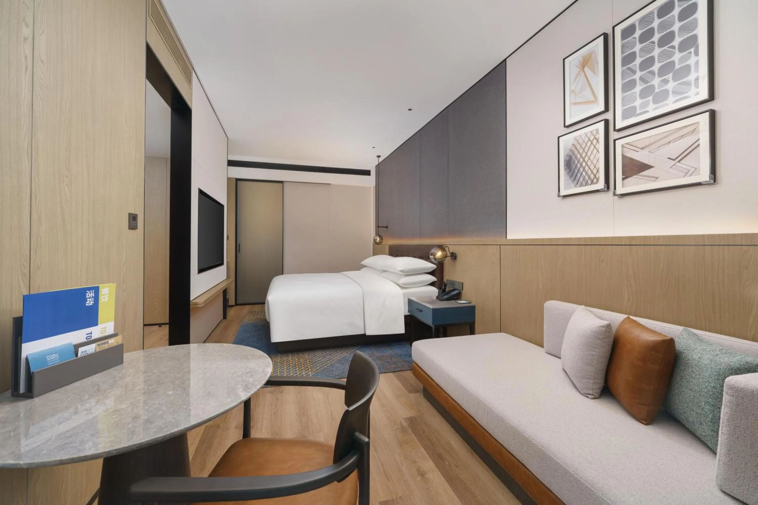 Superior King Room with City View in Four Points by Sheraton Dalian Donggang