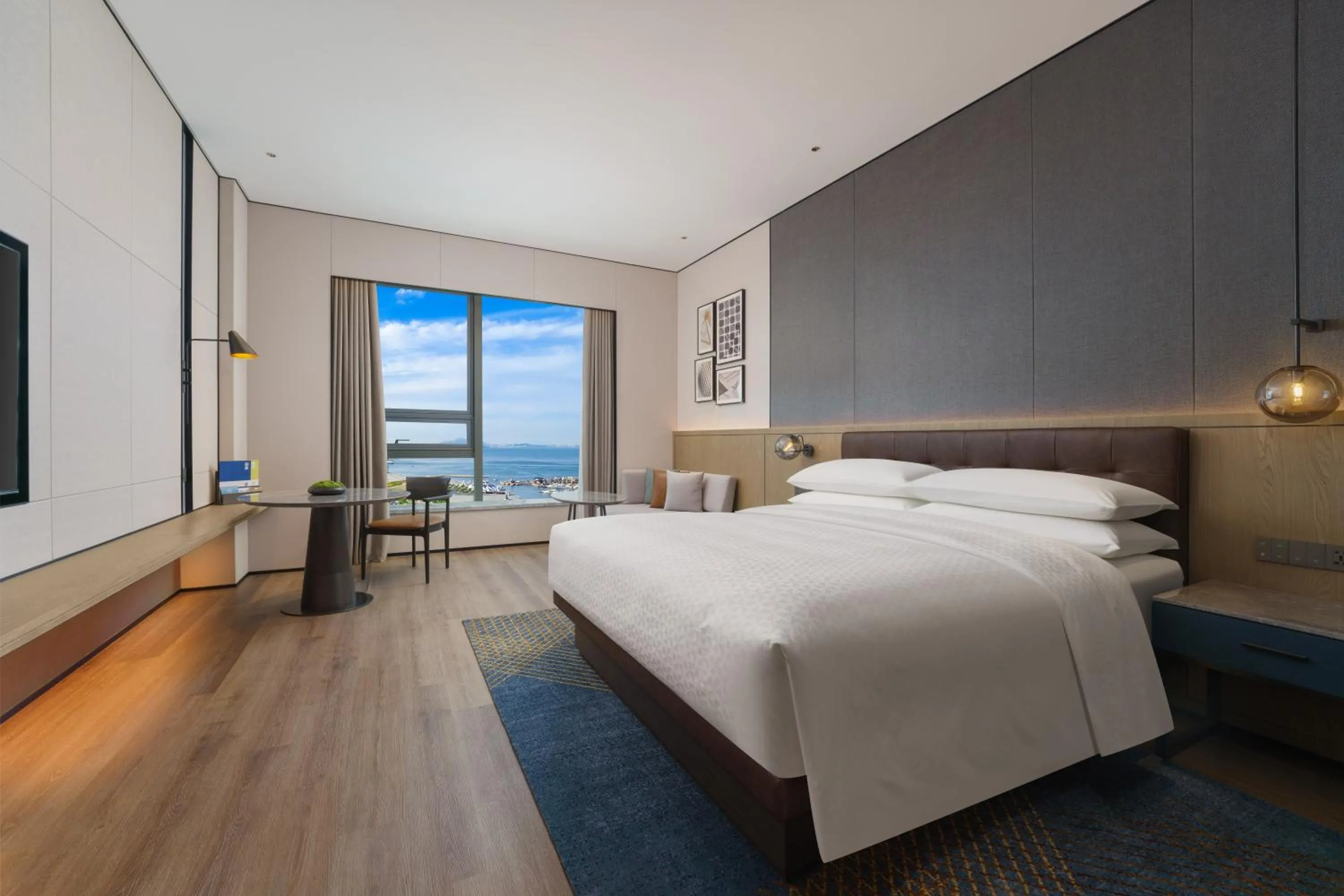 Premium King Room with Sea View in Four Points by Sheraton Dalian Donggang