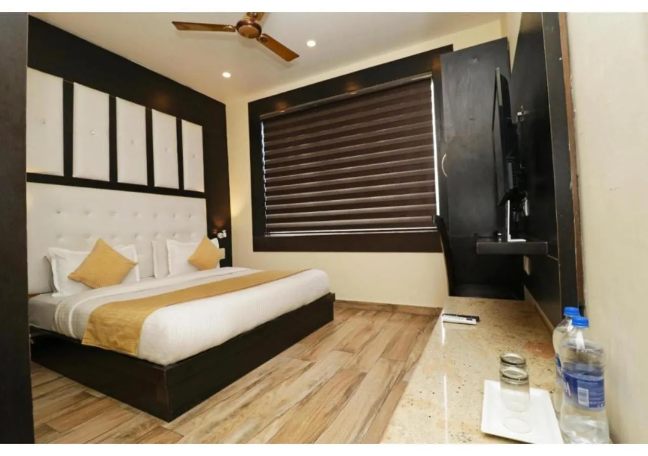 Hotel Mirage Residency