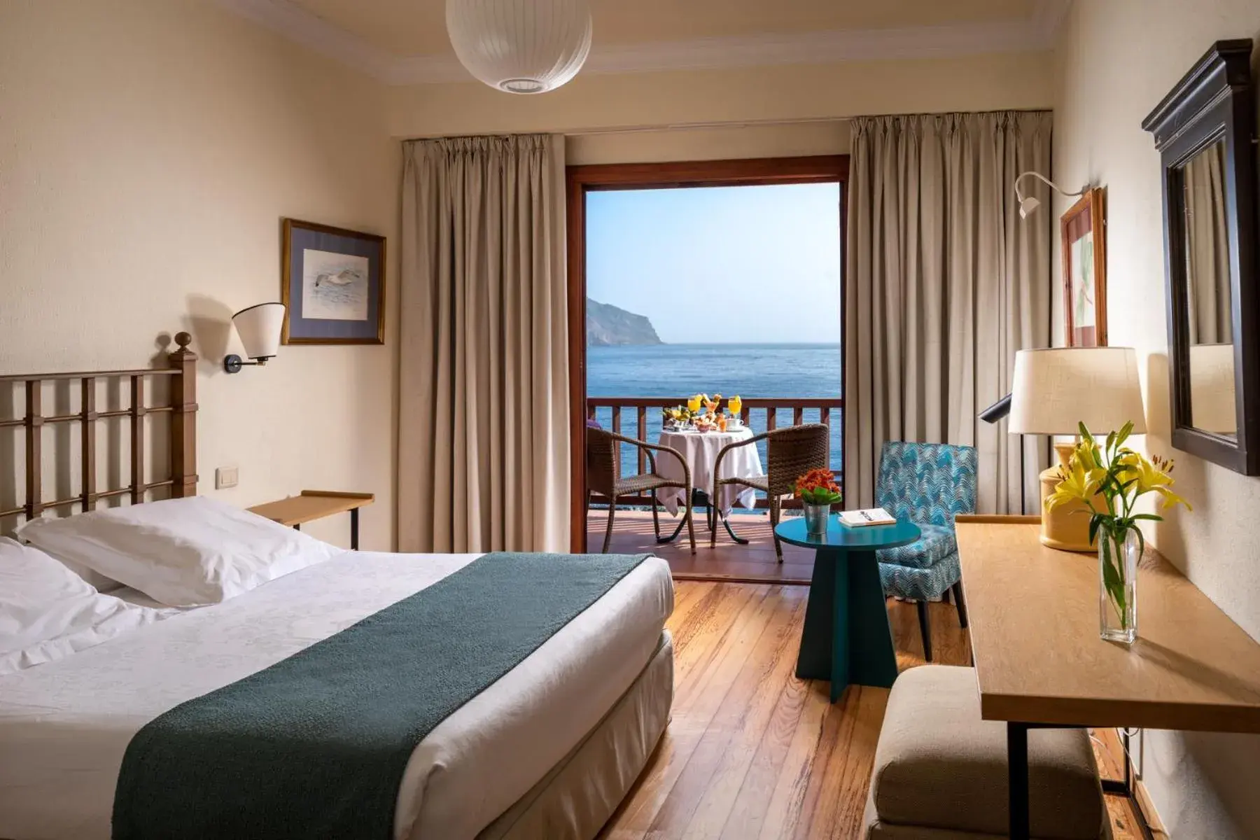 Balcony/Terrace, Bed in Parador de El Hierro Balcony/Terrace, Bed in Parador de El Hierro