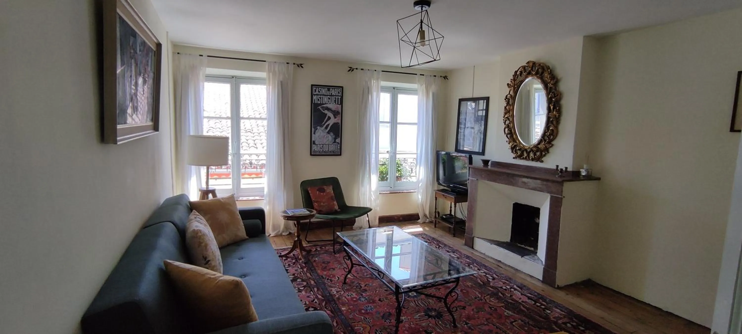 TV and multimedia in The Apartments, Rue Barbès