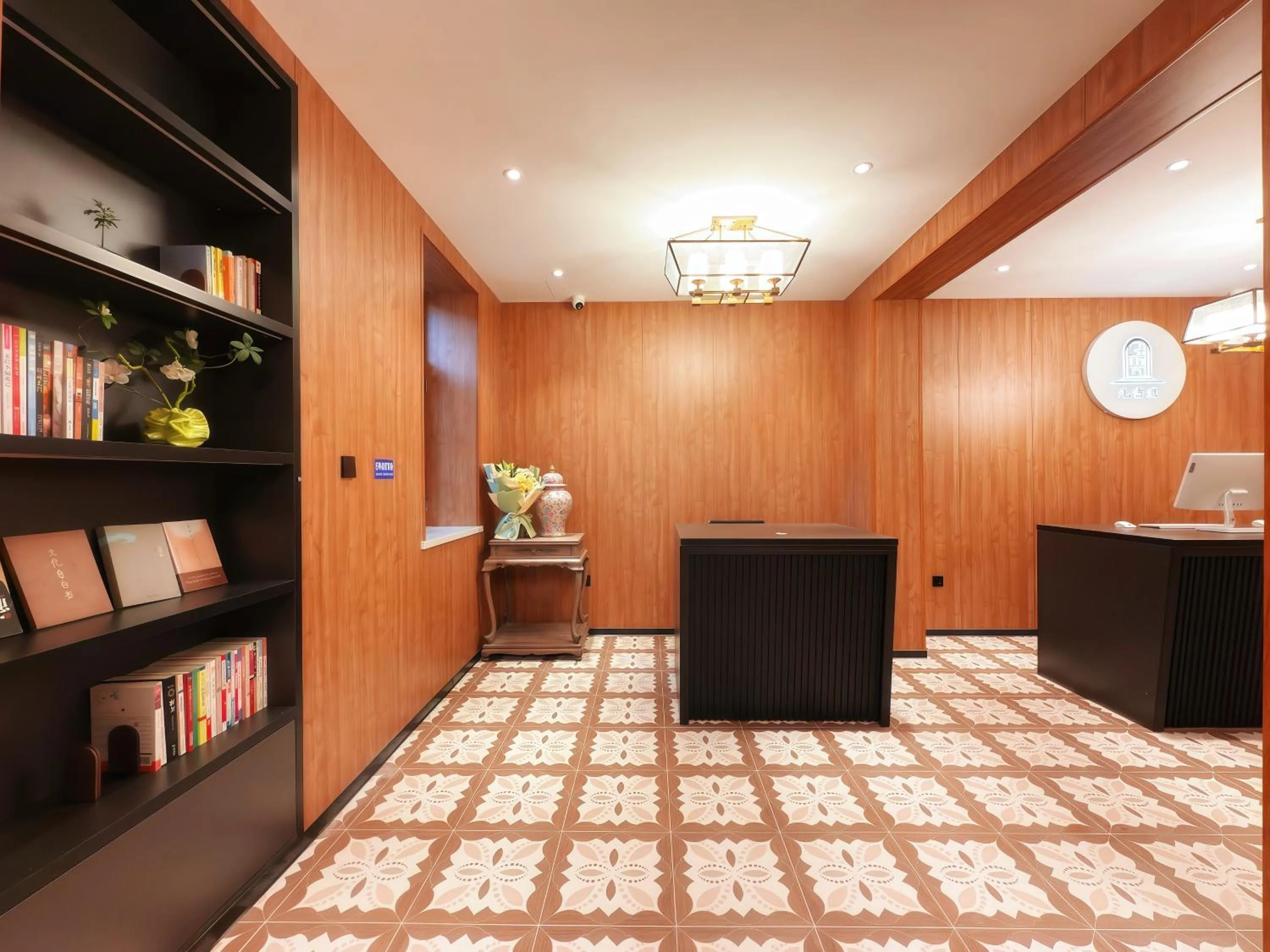 Library in Yuanjili International Youth Hostel