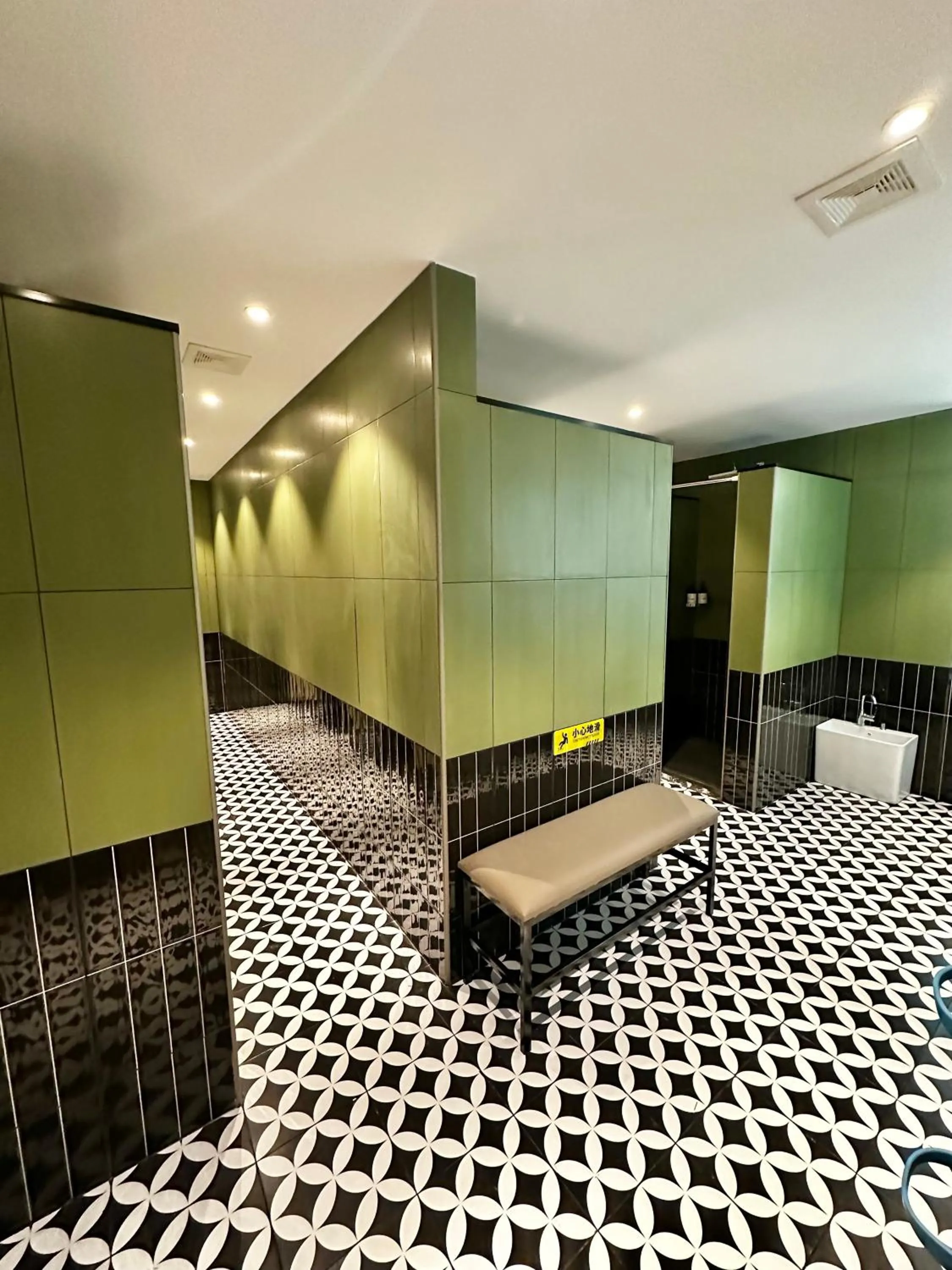 Bathroom in Yuanjili International Youth Hostel