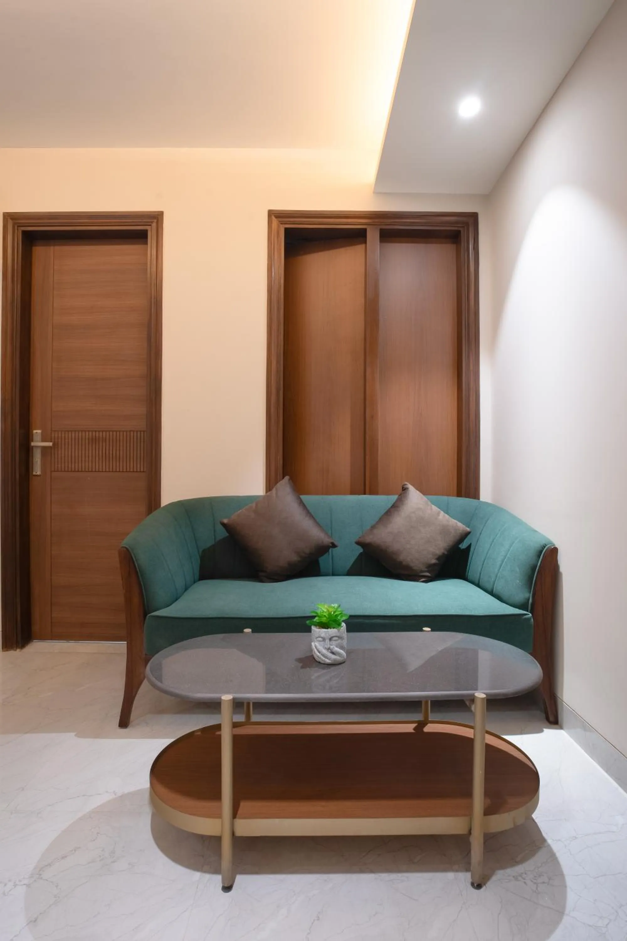 Seating area in Saltstayz Premier - Naraina, Central Delhi