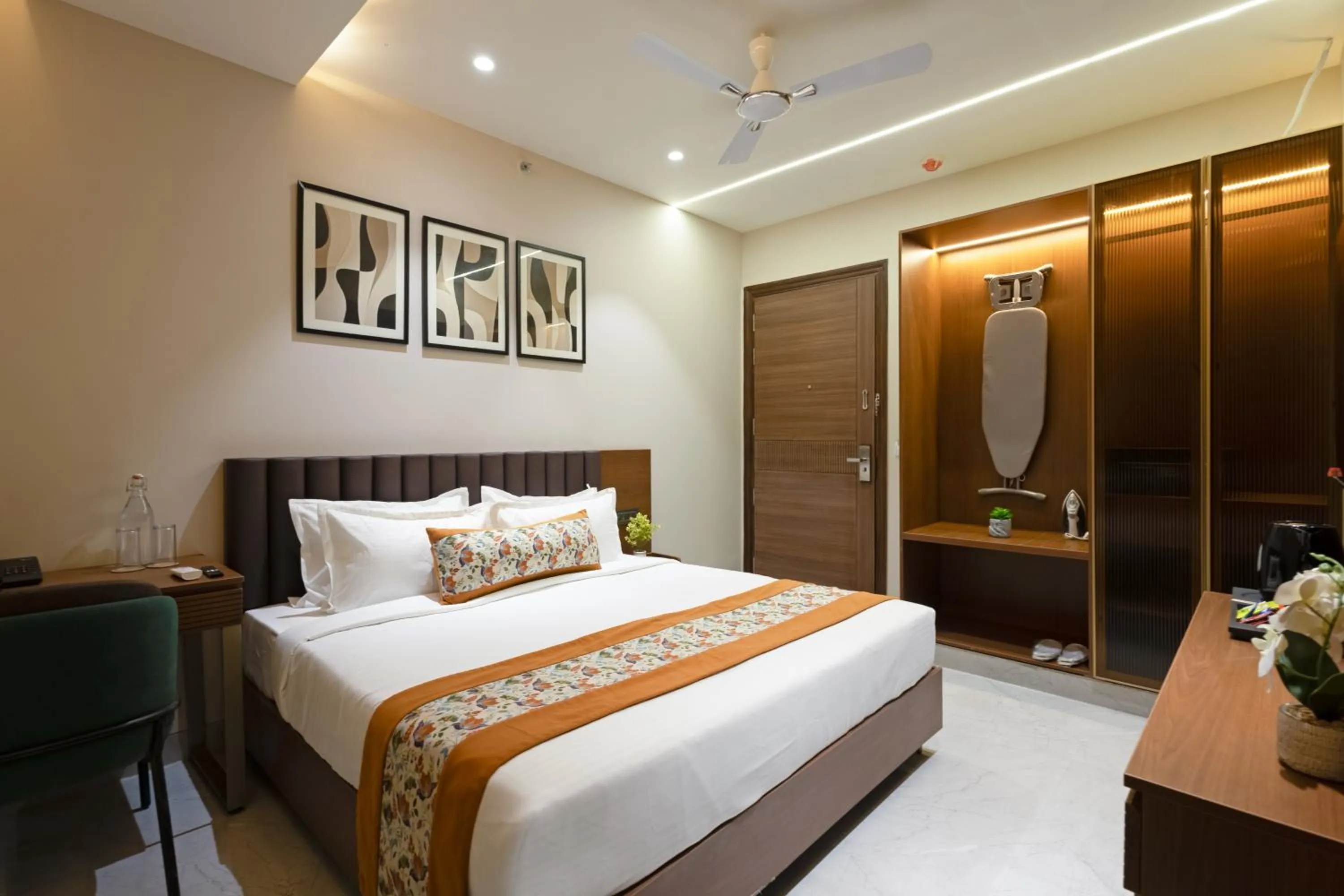 Bed in Saltstayz Premier - Naraina, Central Delhi