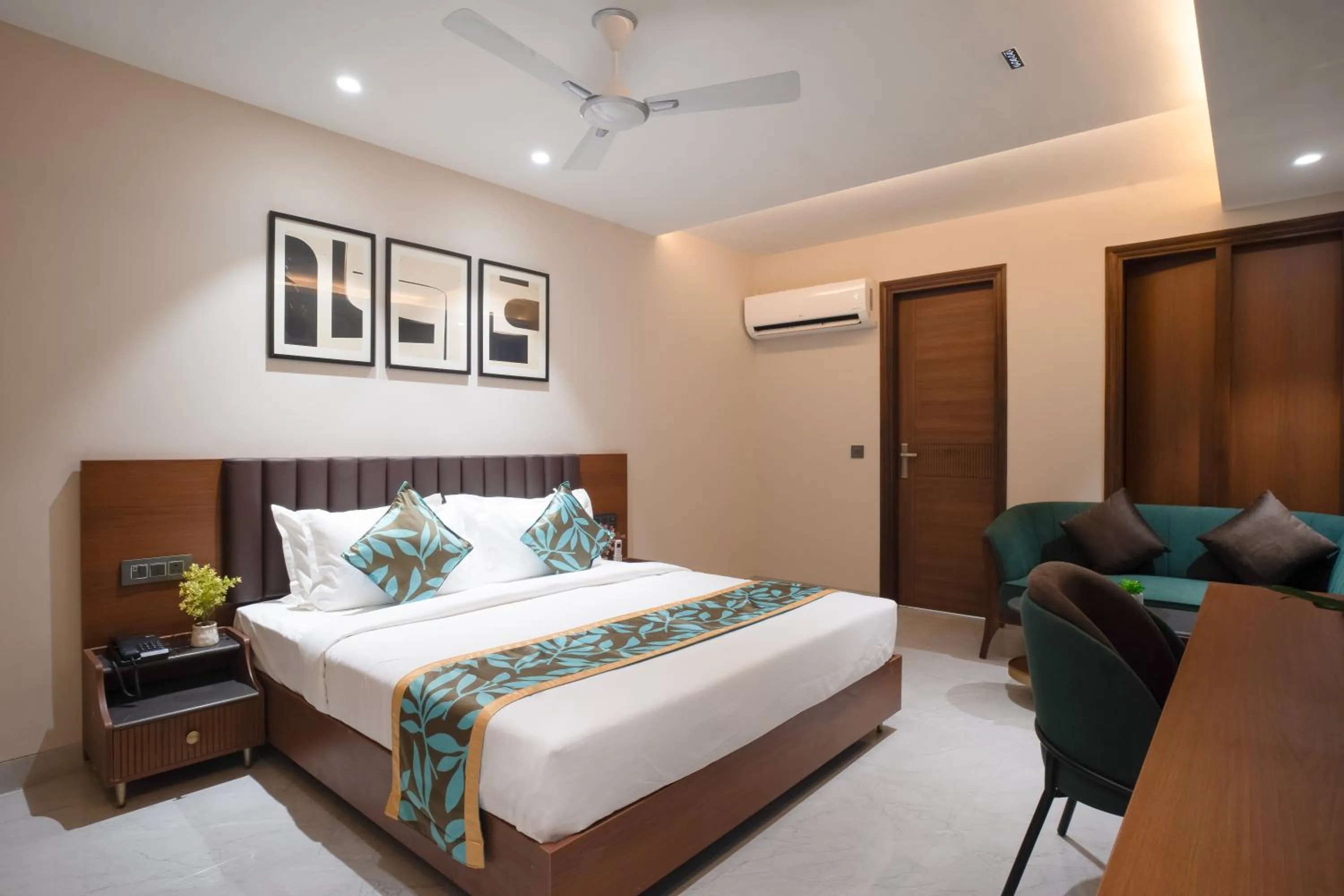 Bed in Saltstayz Premier - Naraina, Central Delhi