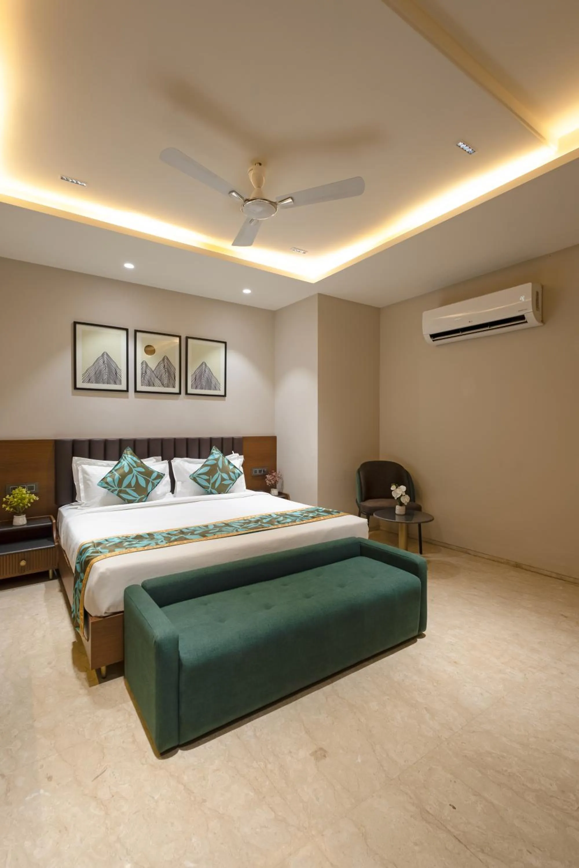 Bed in Saltstayz Premier - Naraina, Central Delhi