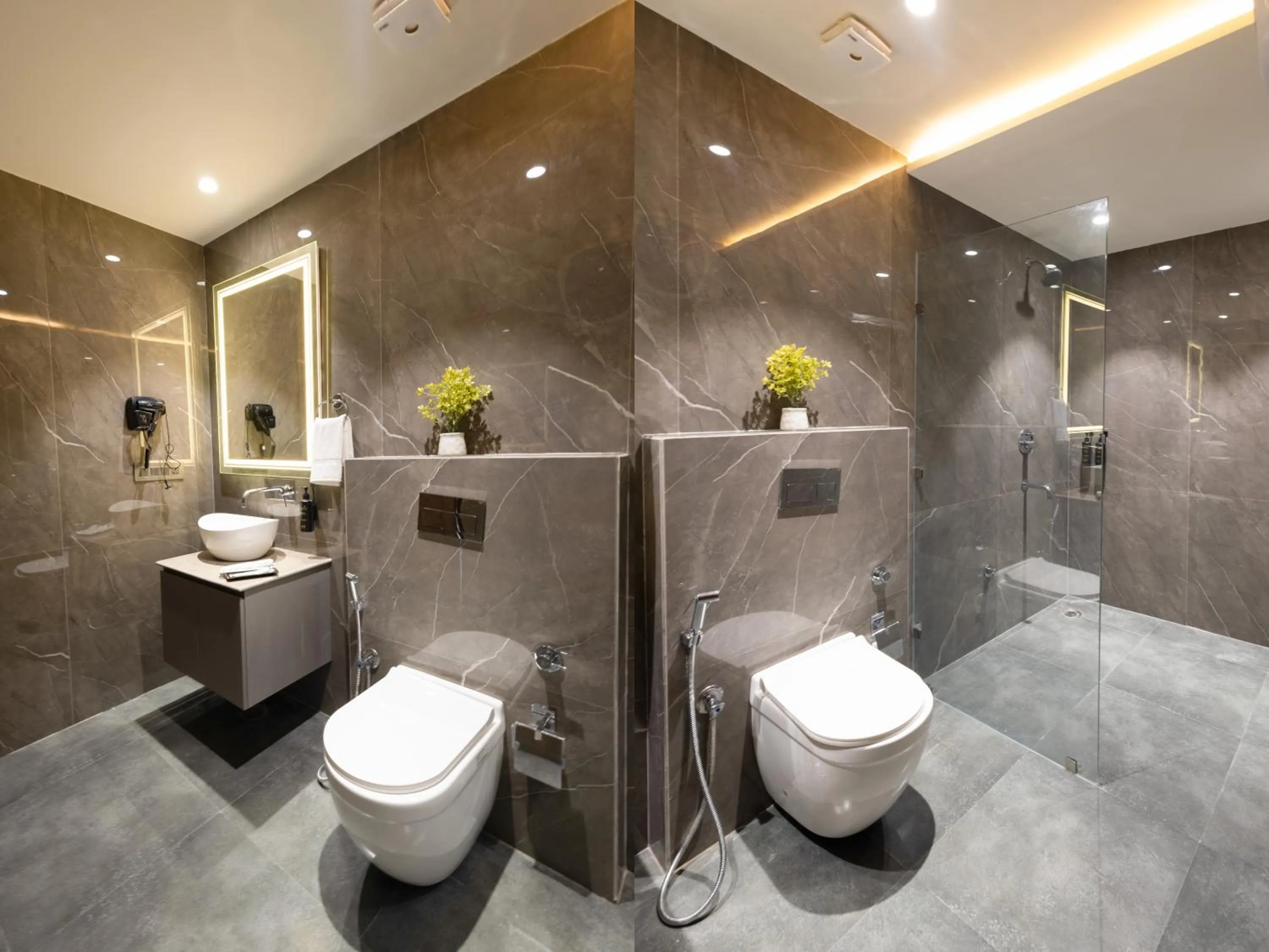 Shower in Saltstayz Premier - Naraina, Central Delhi