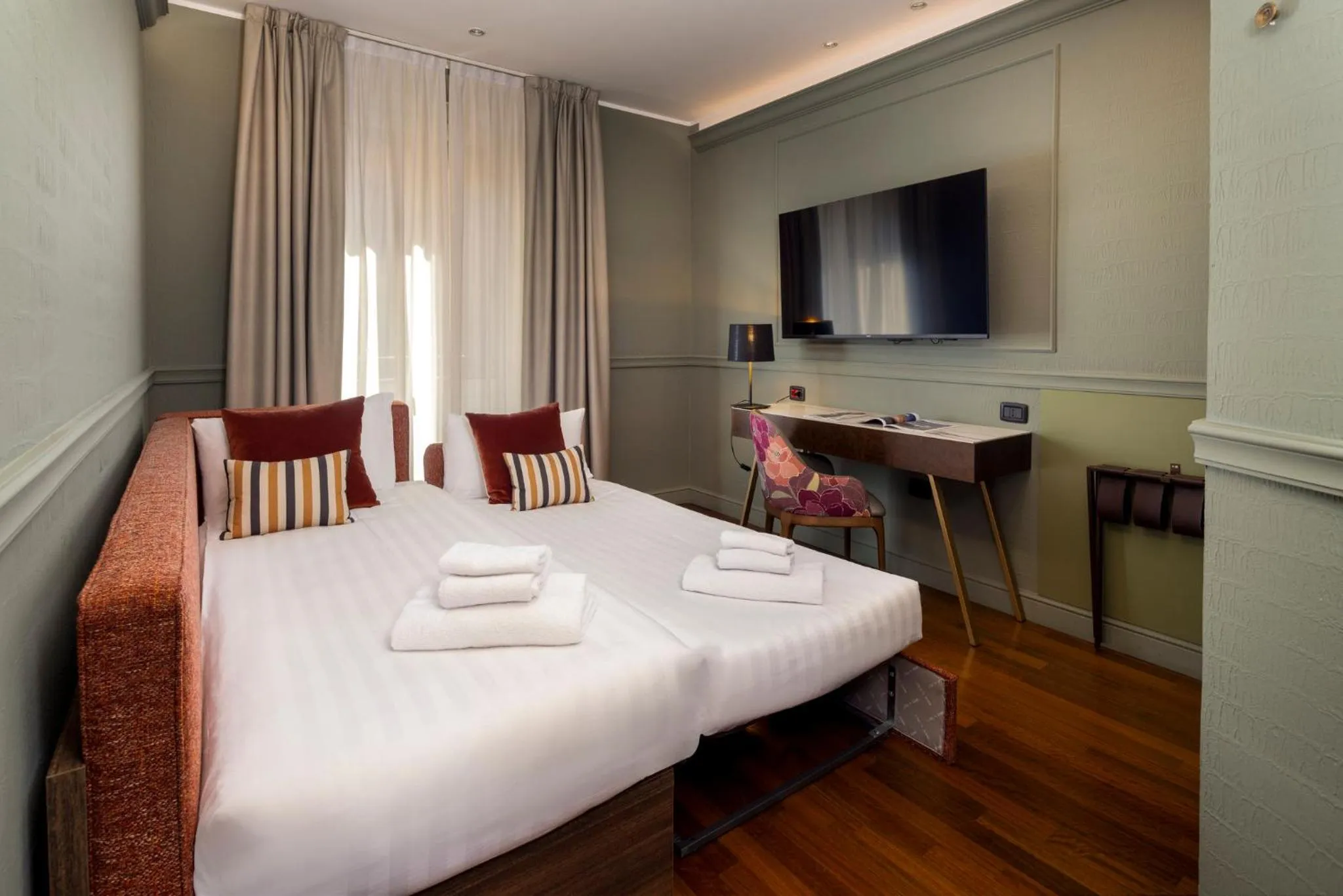 Photo of the whole room, Bed in Hotel Indigo Turin by IHG