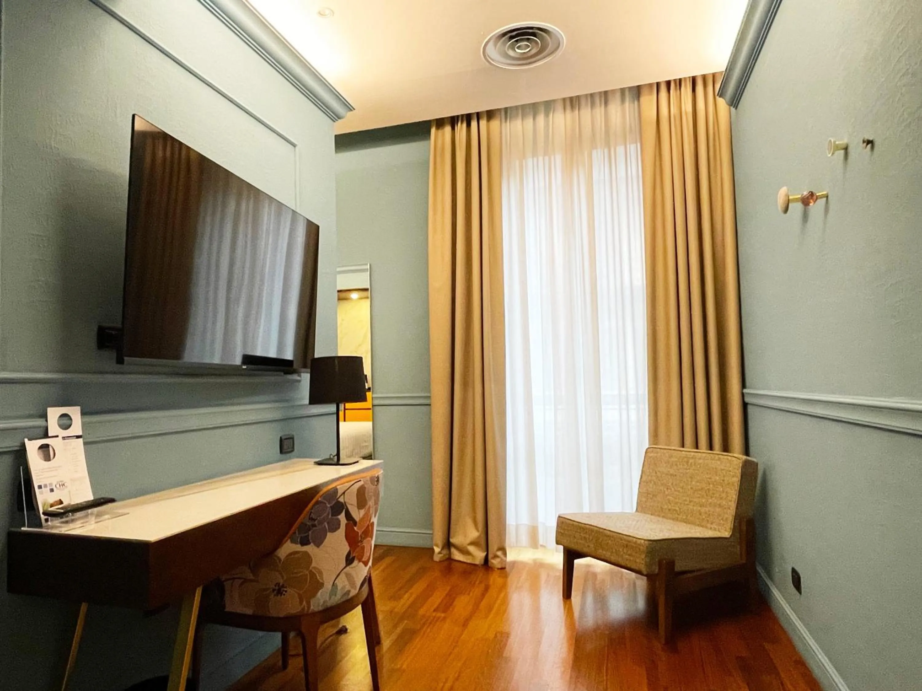 Photo of the whole room in Hotel Indigo Turin by IHG