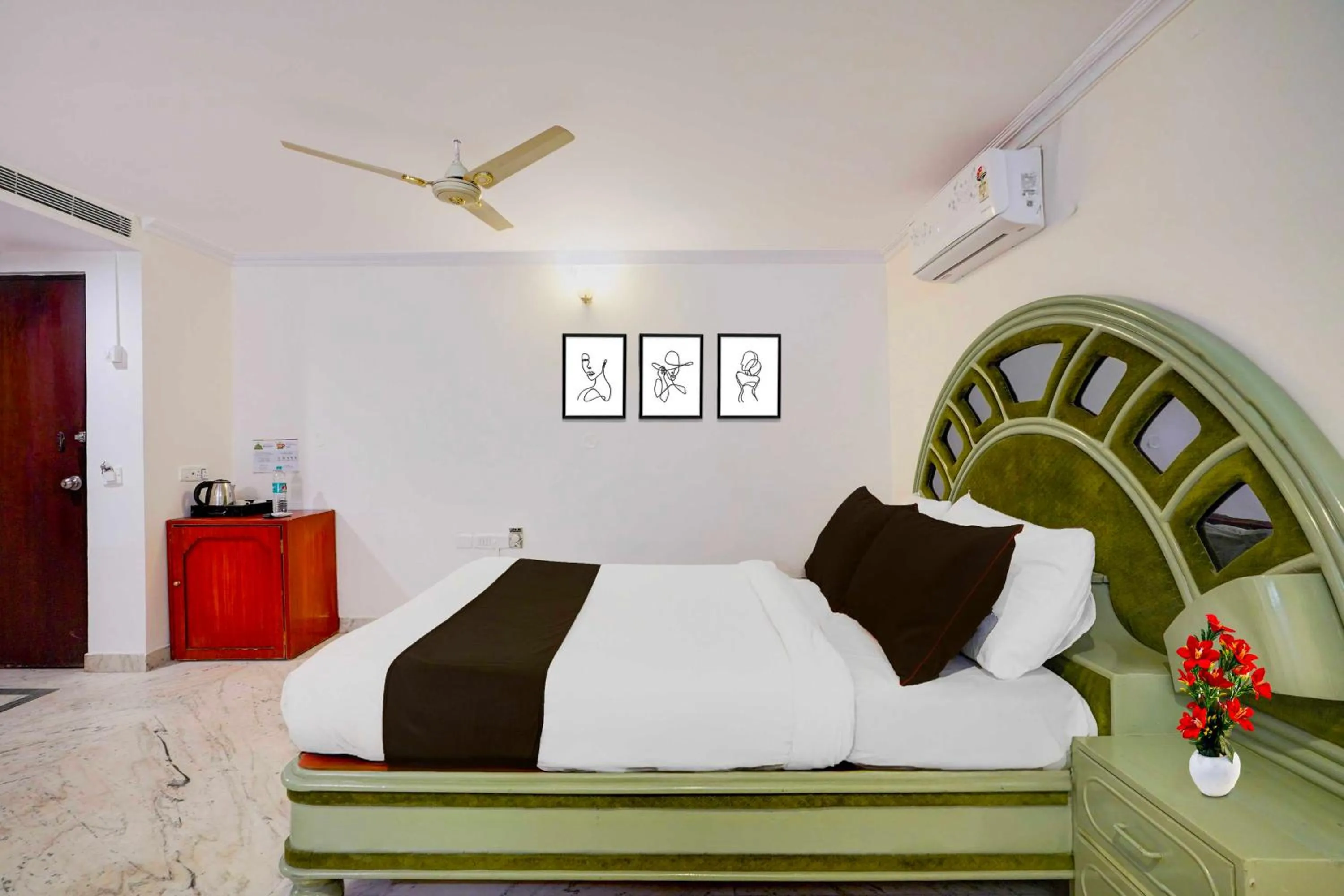 Bedroom, Bed in Collection O Hal Airport Road