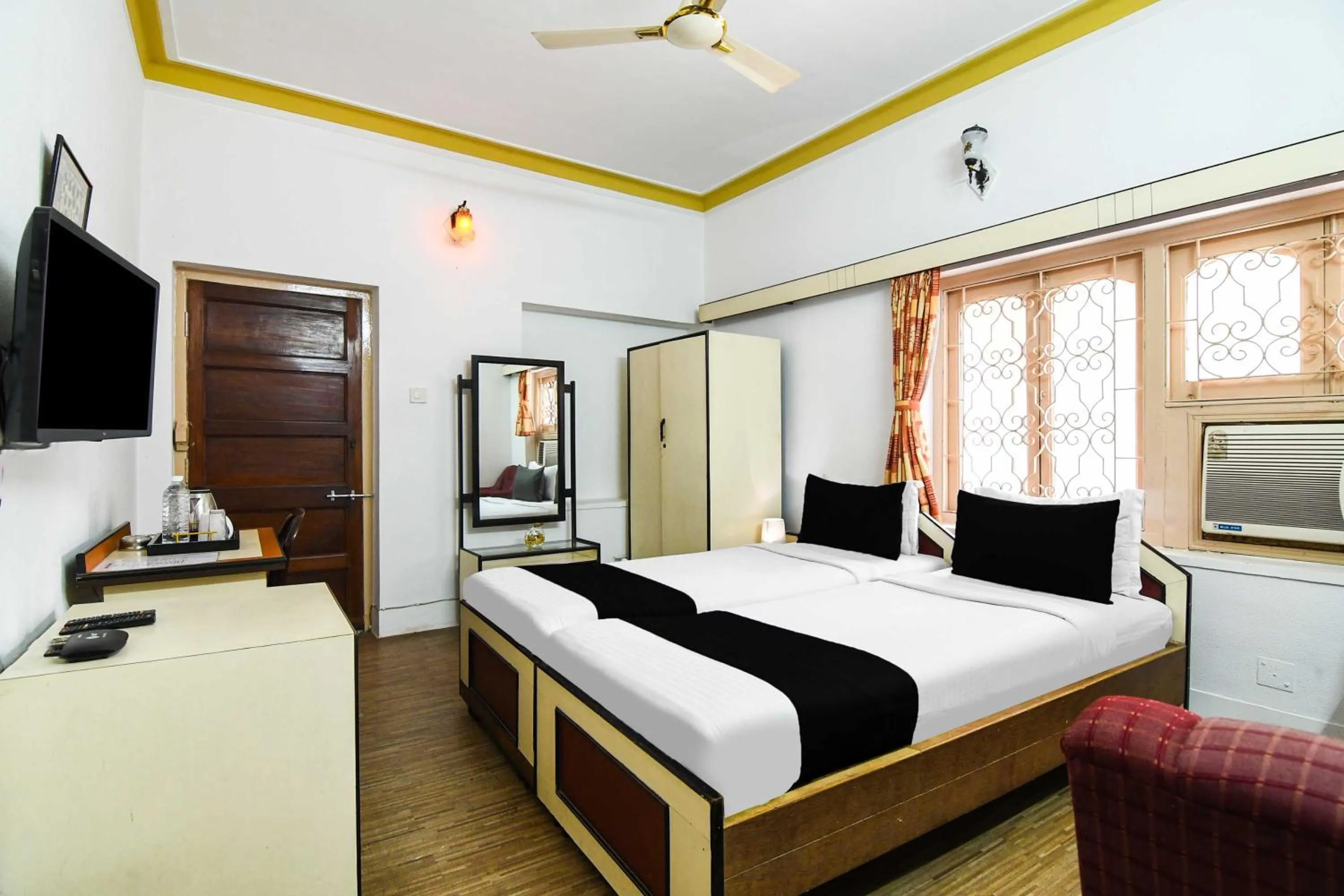 Bedroom, Bed in Hotel O Salt Lake Company Serviced