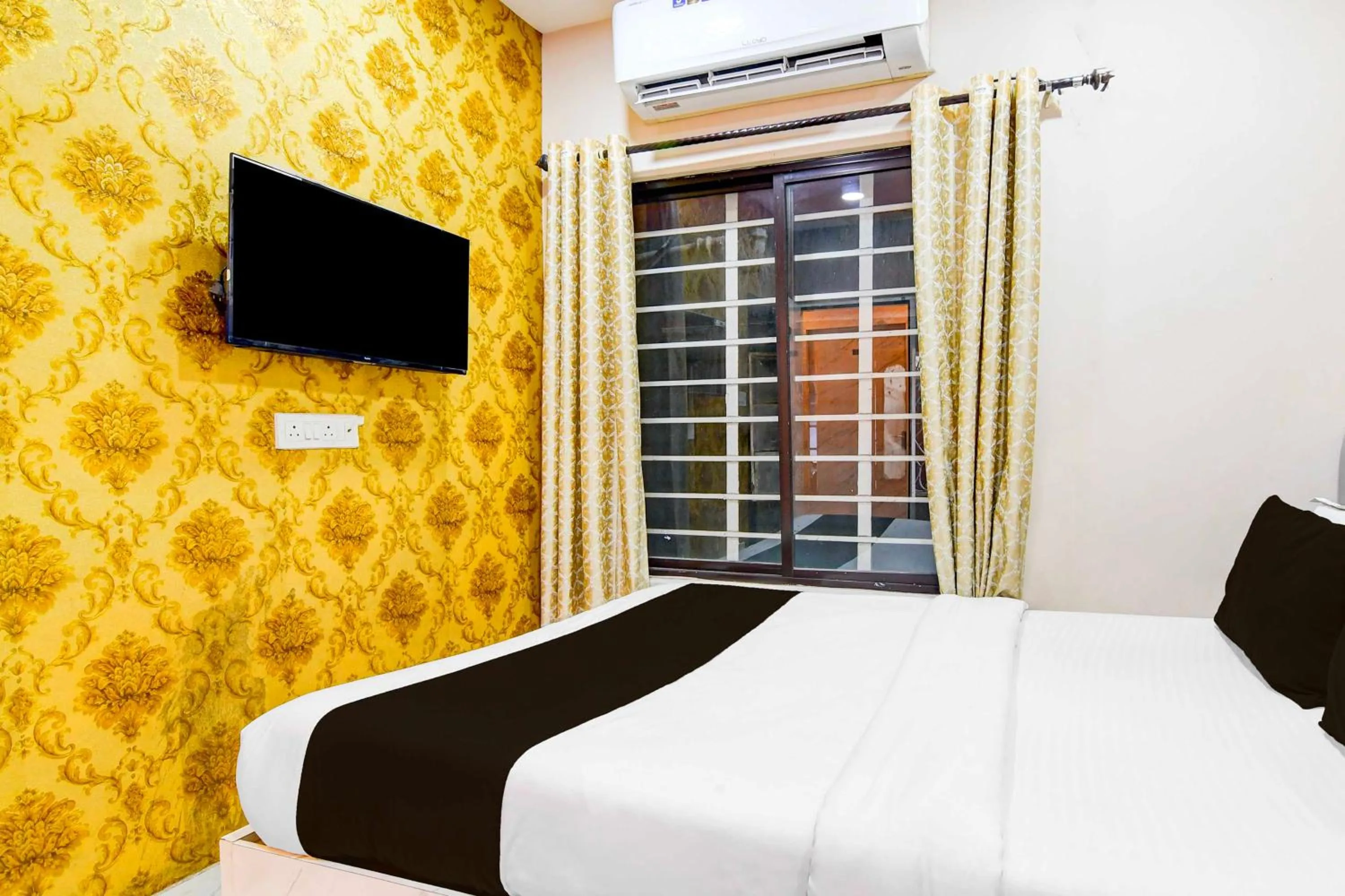 Bedroom, Bed in Collection O Marquis Street BK International