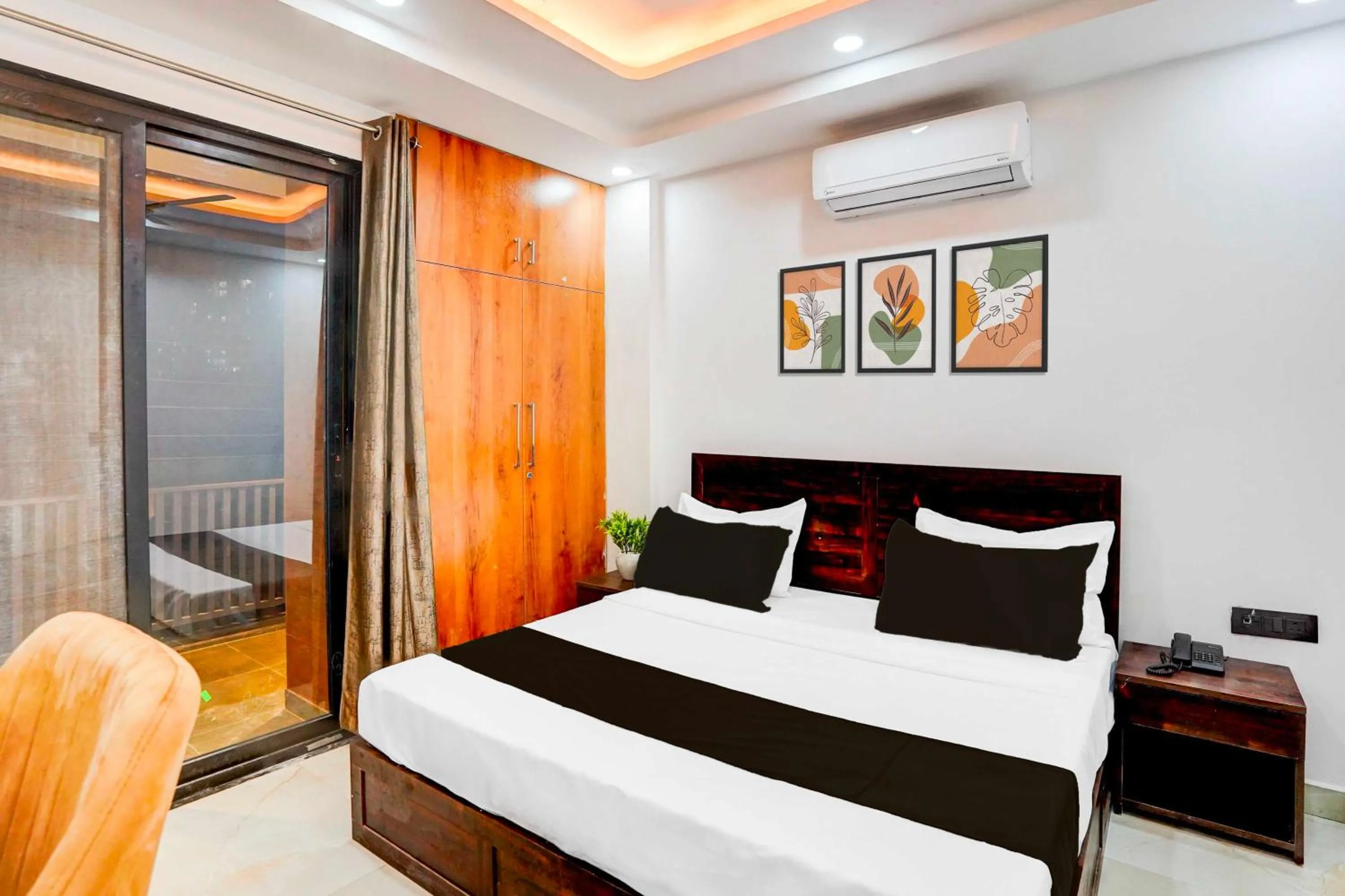 Collection O Sector 143B Noida