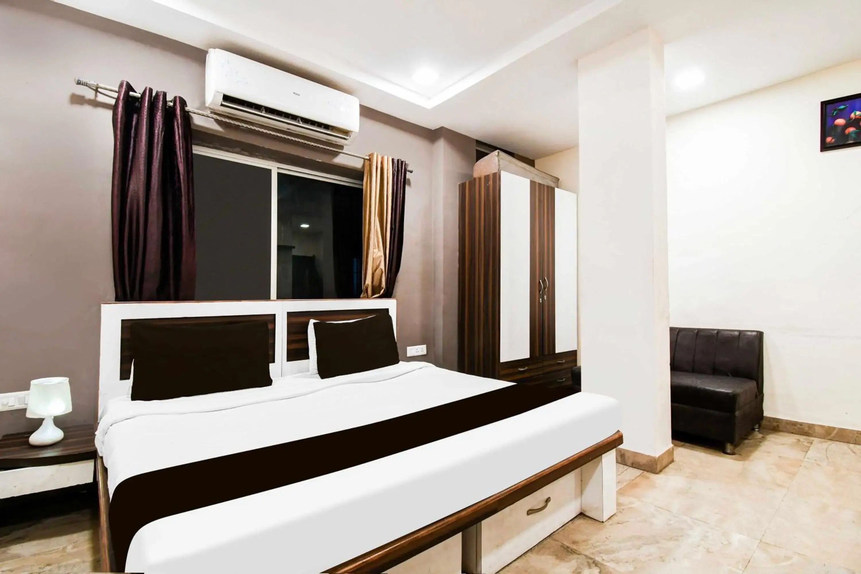 Classic Triple Room - single occupancy in Collection O Raipur Junction Classic Triple Room - single occupancy in Collection O Raipur Junction