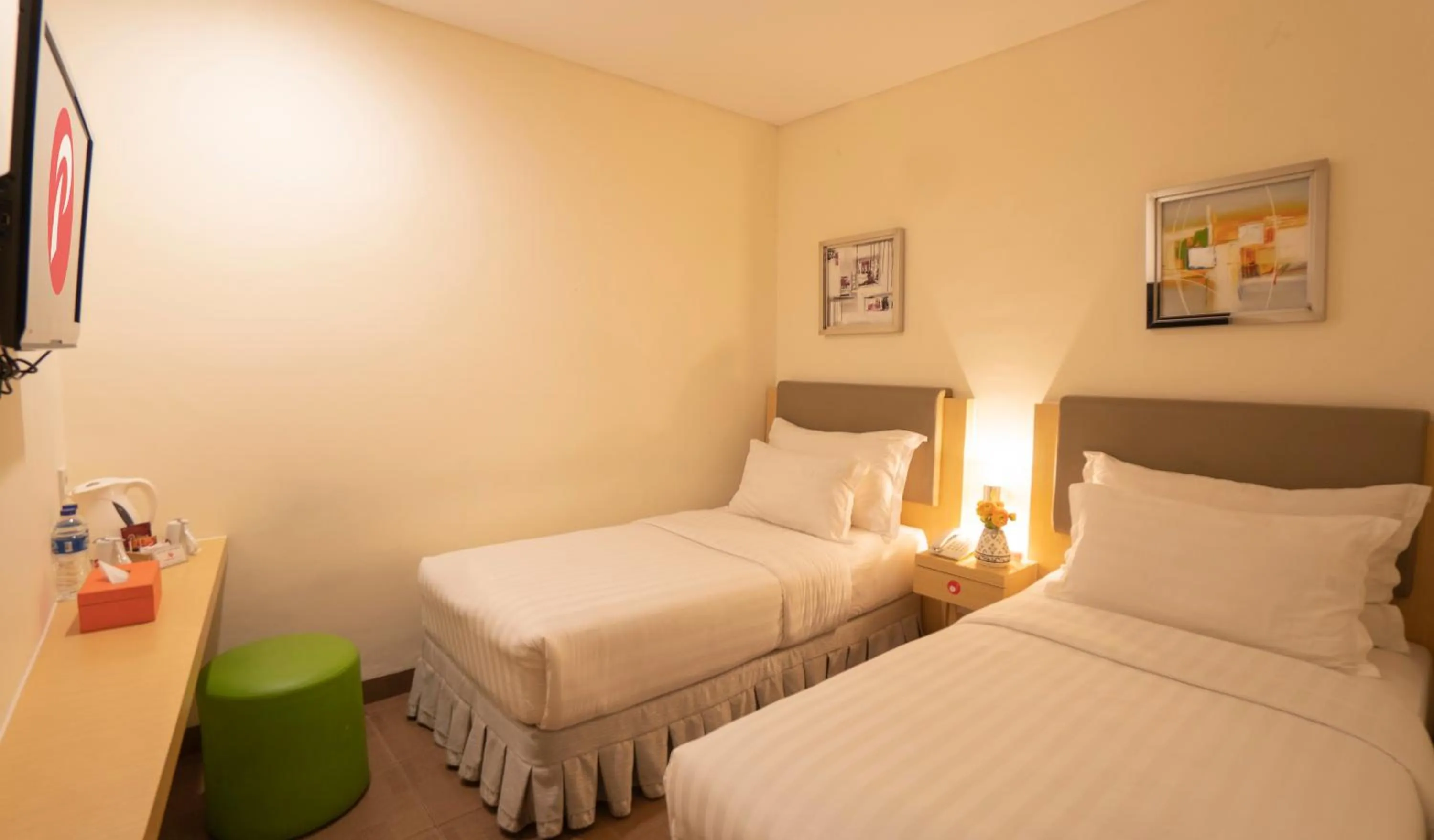 Bed in d'primahotel Airport Jakarta 1