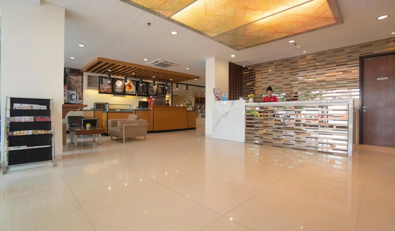 Lobby or reception in d'primahotel Airport Jakarta 1