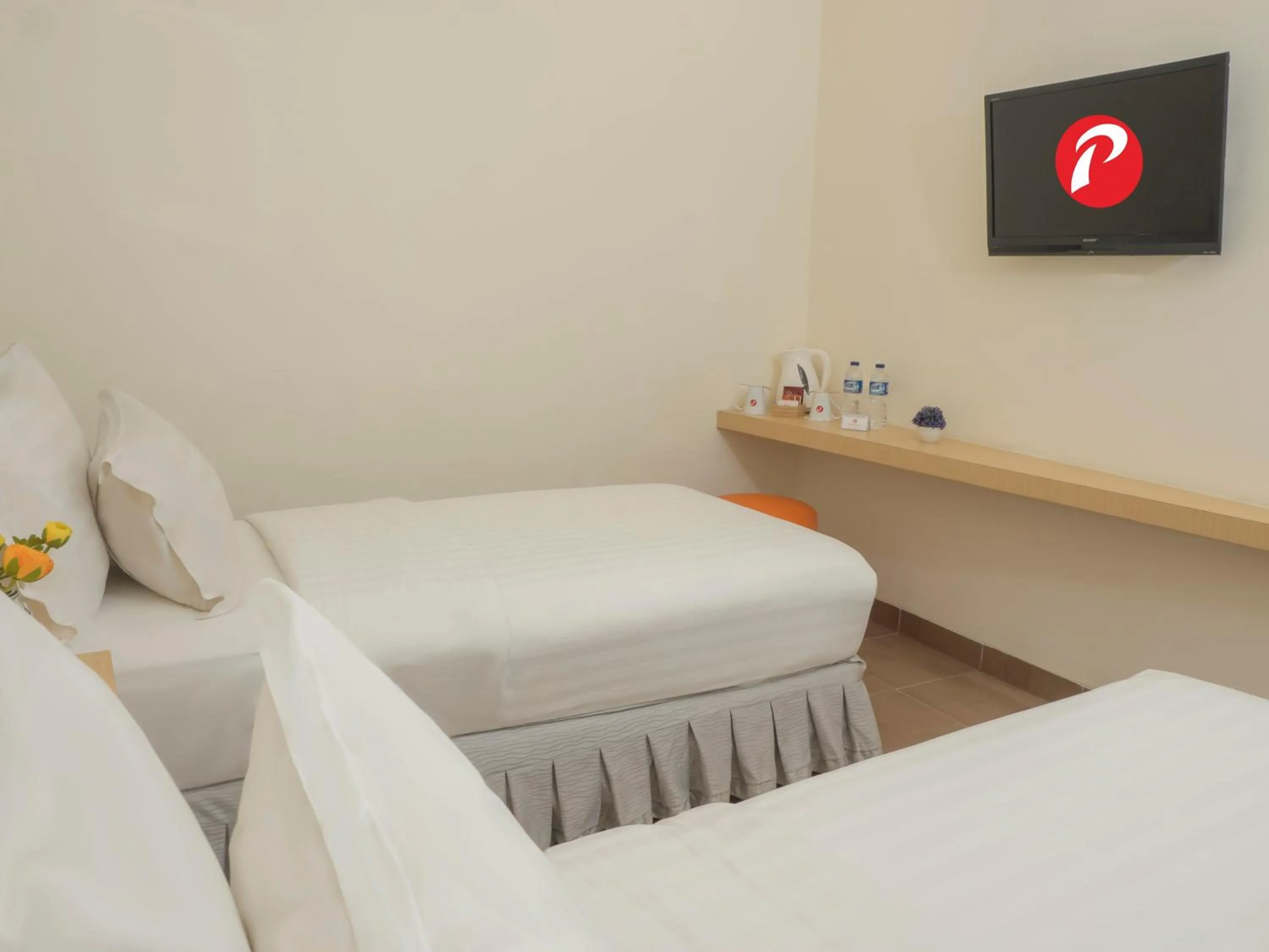 Bed in d'primahotel Airport Jakarta 1