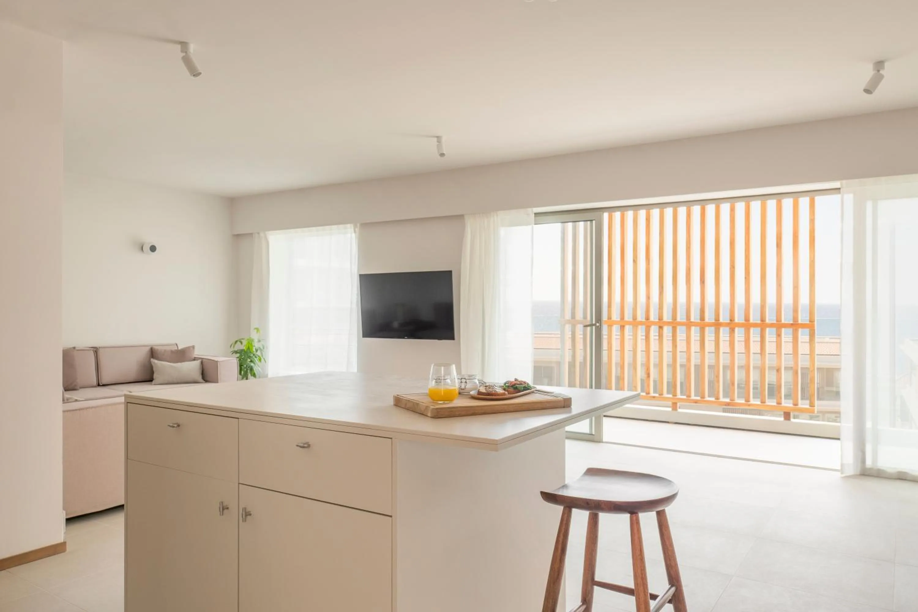 Kitchen or kitchenette in Kora Tigot
