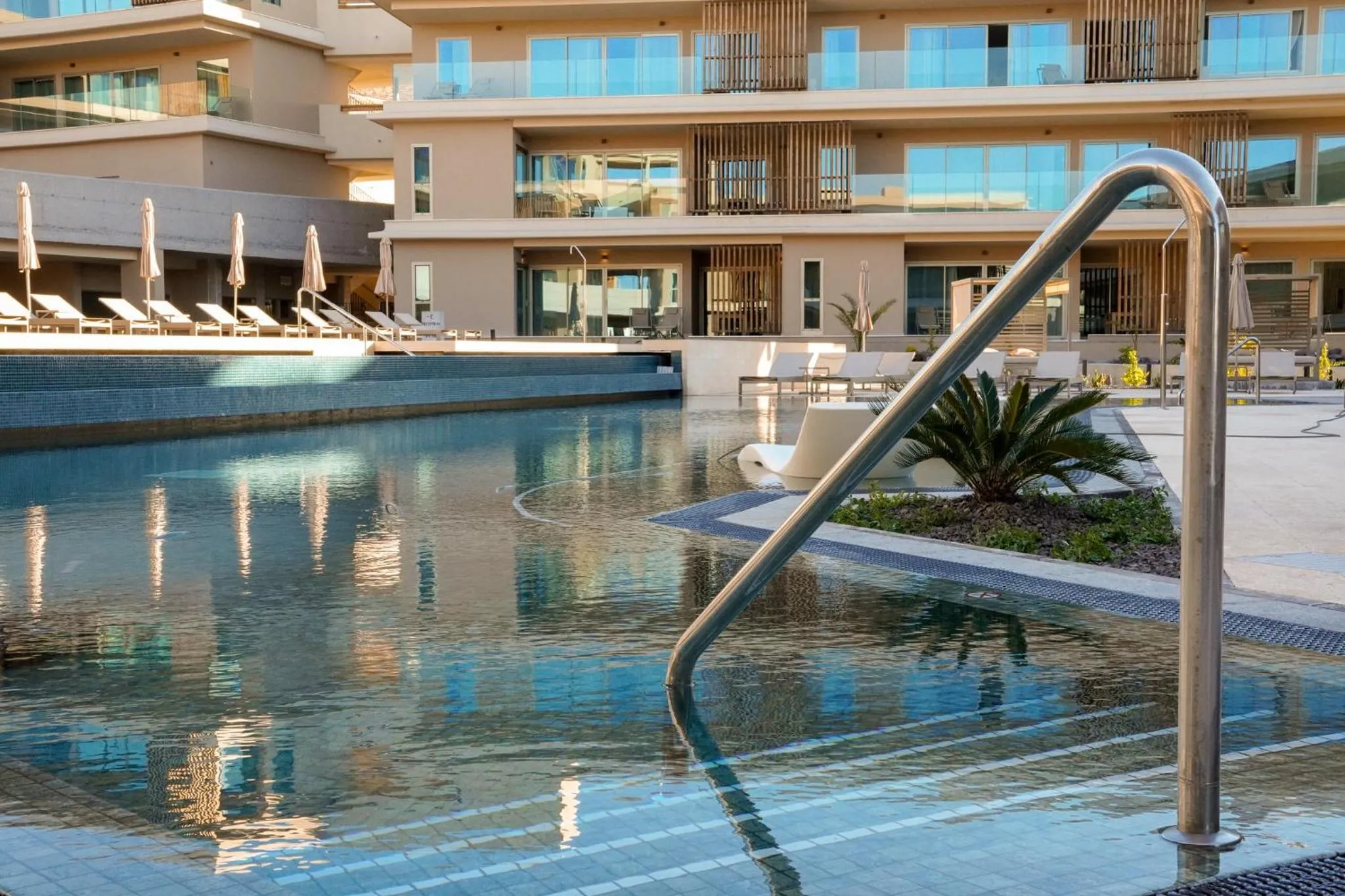 Swimming pool in Kora Tigot