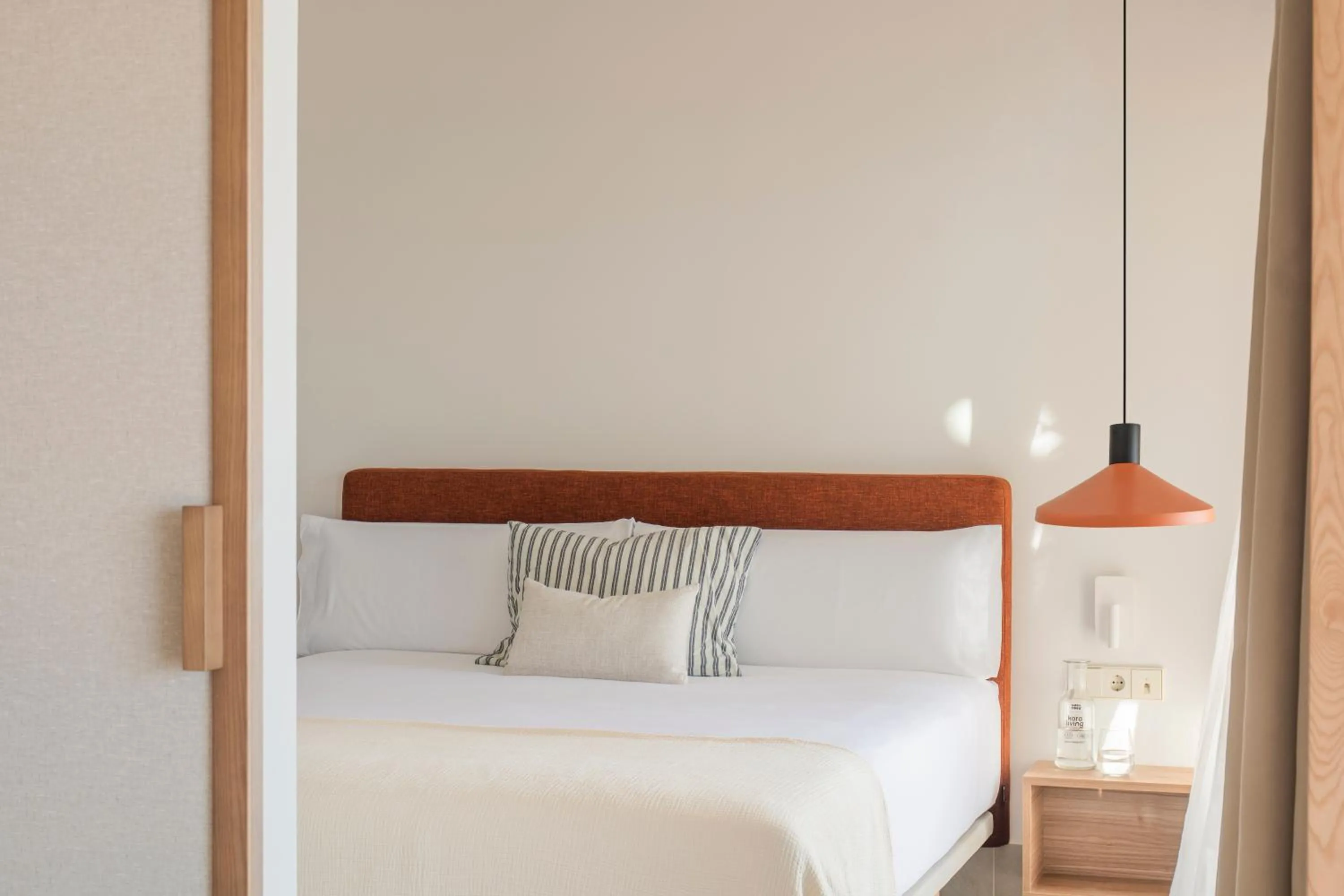 Bedroom, Bed in Kora Tigot