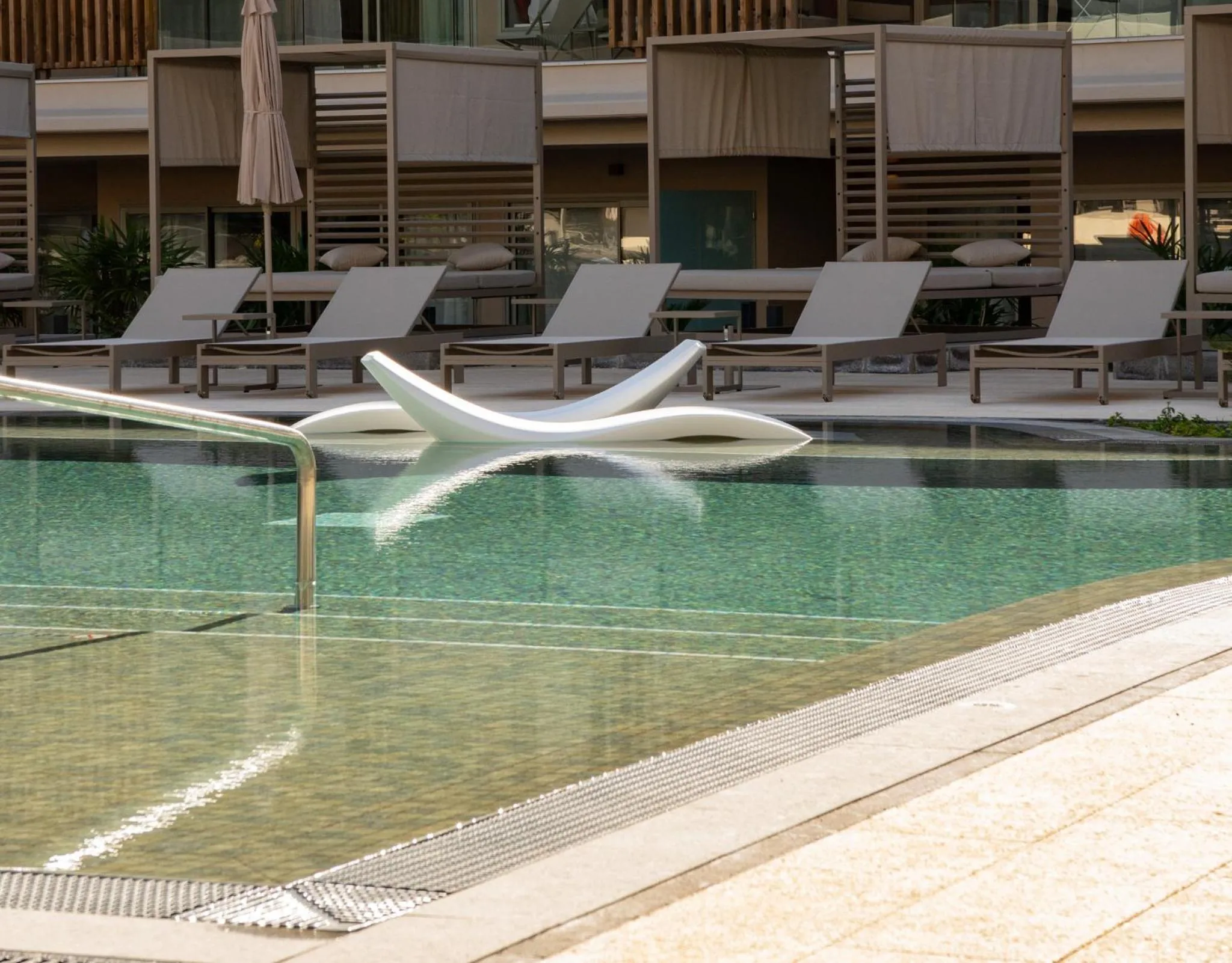 Swimming pool in Kora Tigot