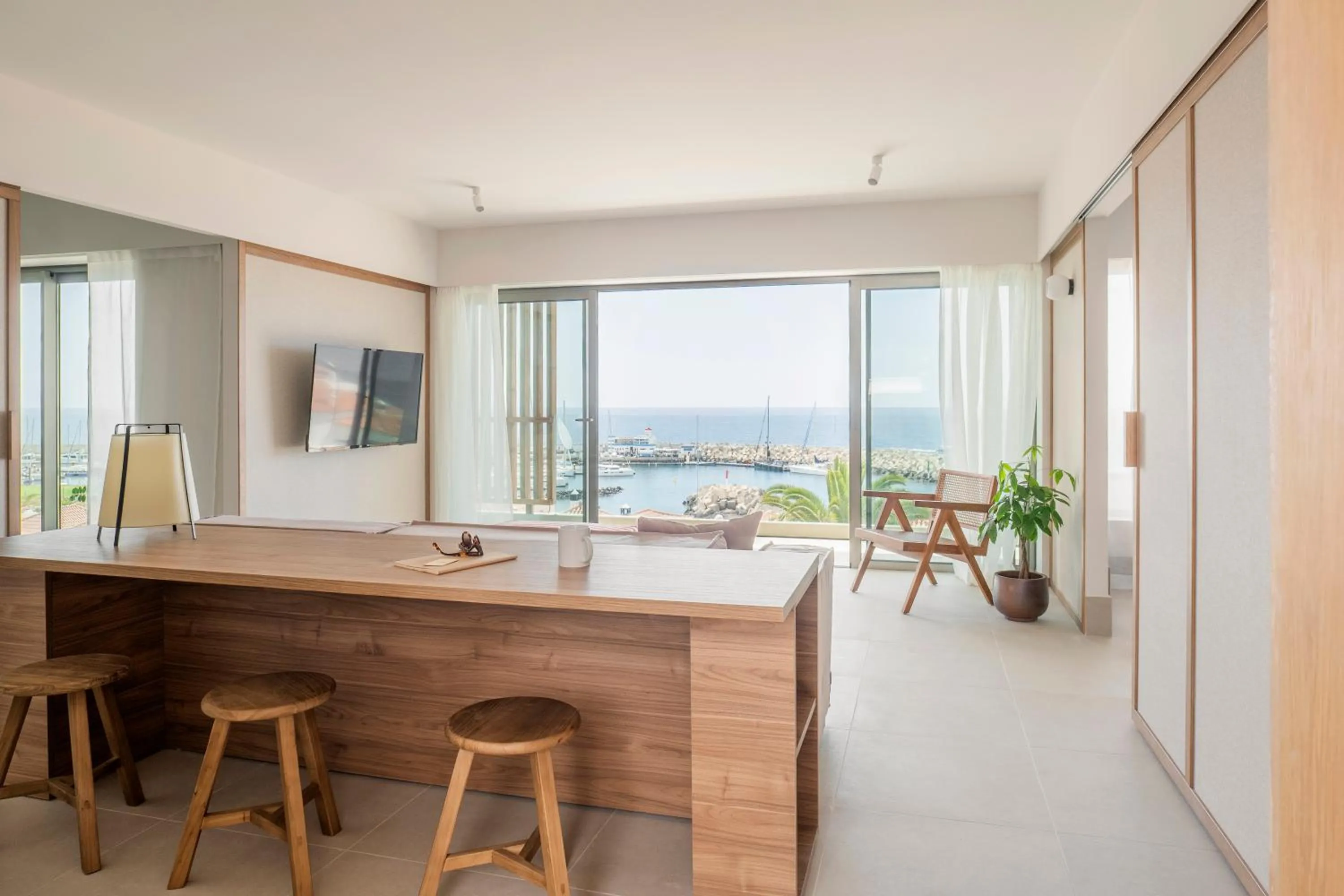 Dining area in Kora Tigot