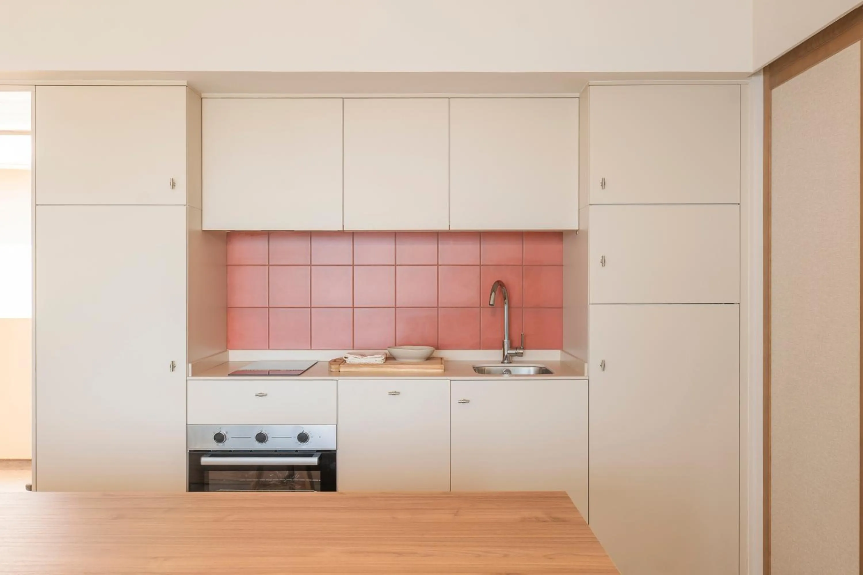 Kitchen or kitchenette in Kora Tigot