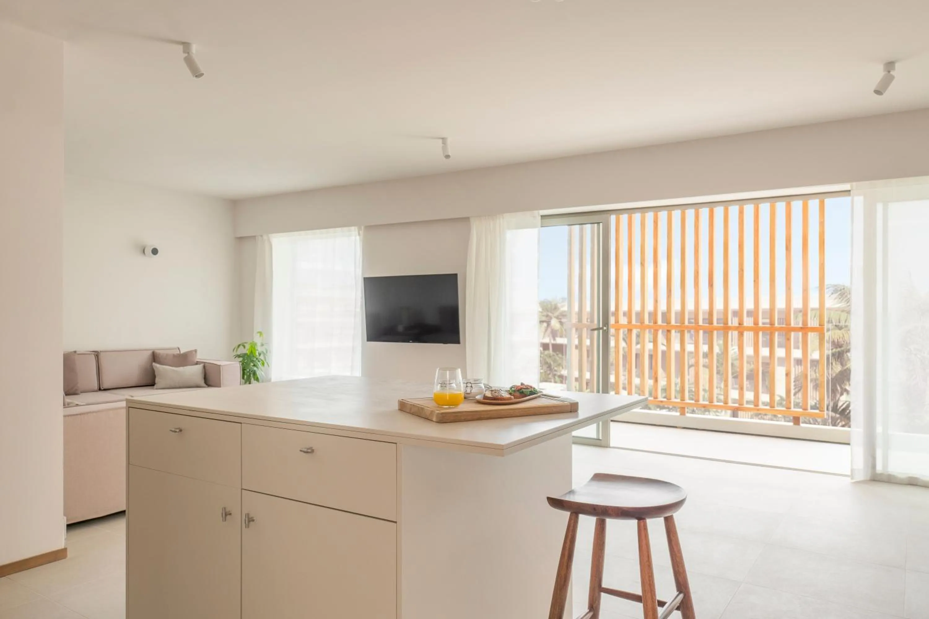 Kitchen or kitchenette in Kora Tigot