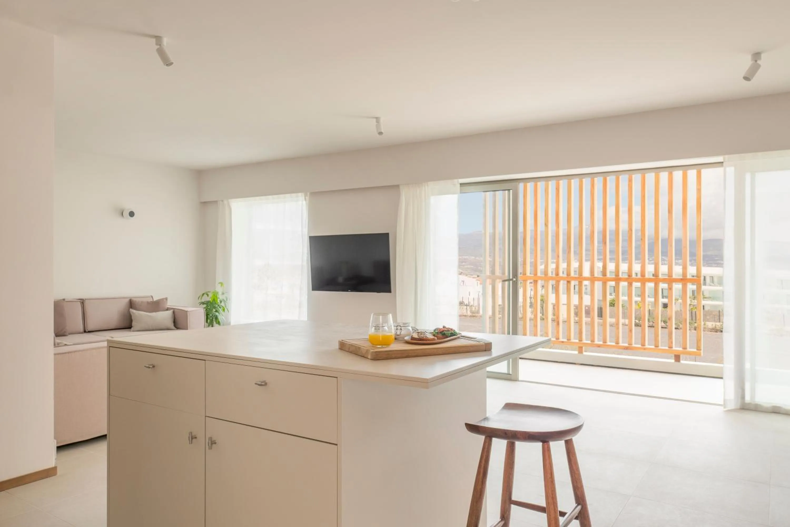Kitchen or kitchenette in Kora Tigot