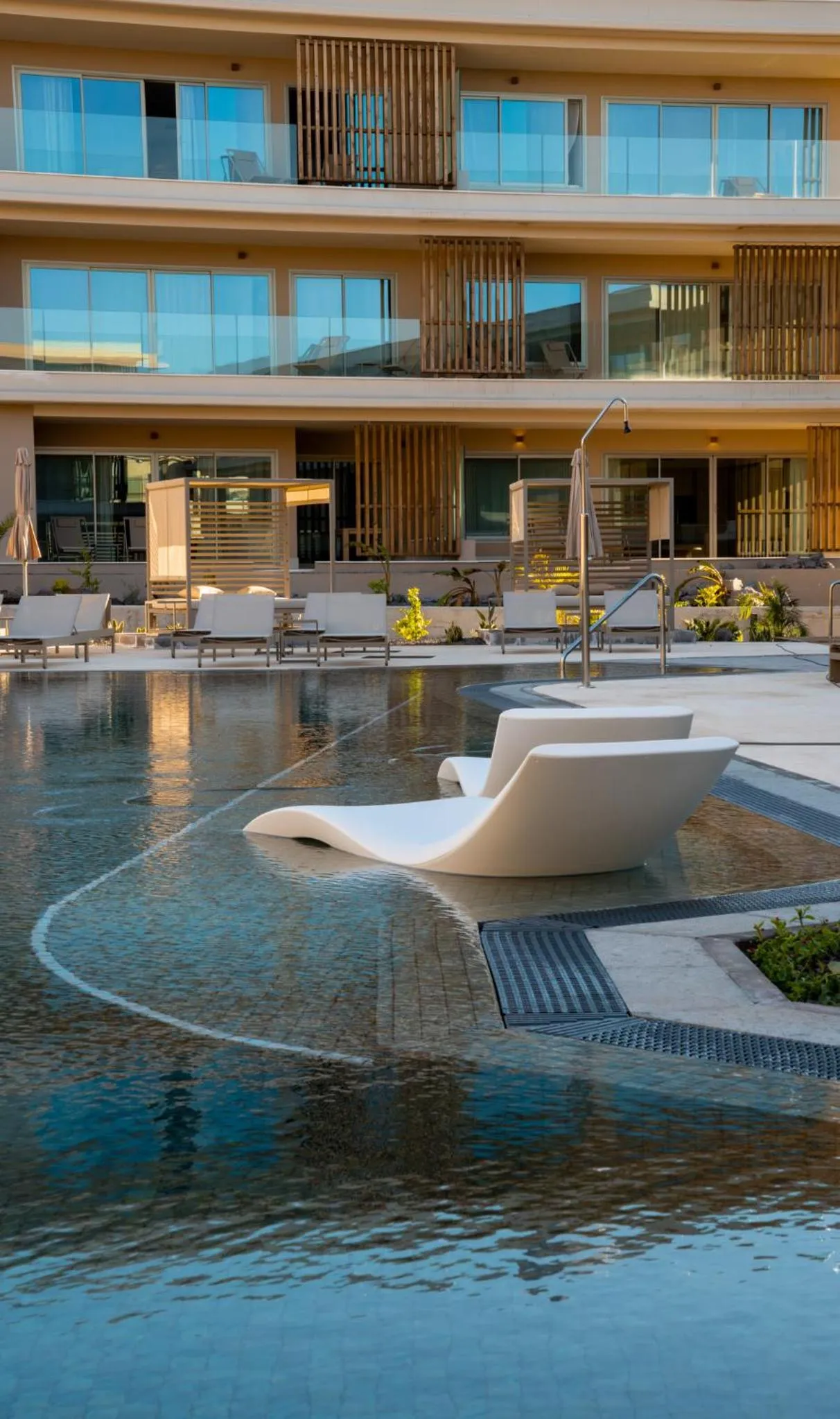 Swimming pool in Kora Tigot