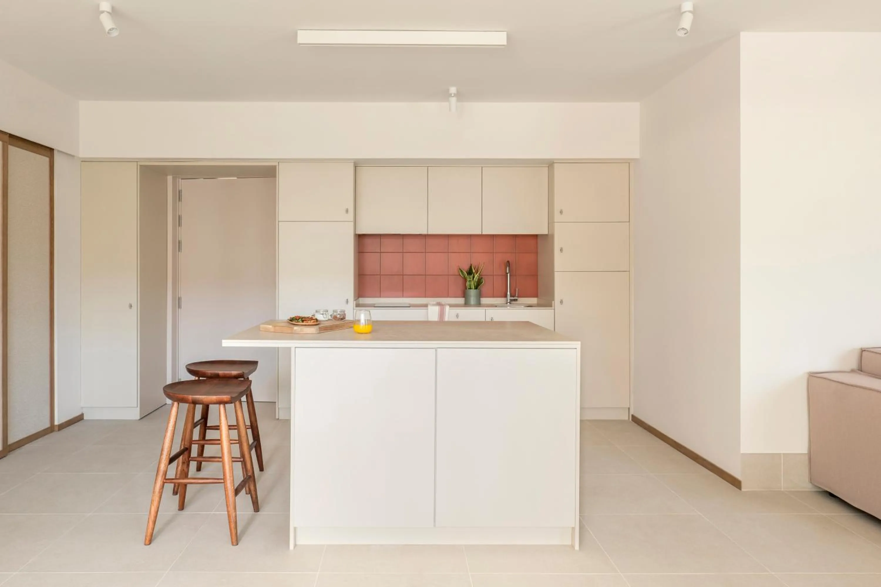 Kitchen or kitchenette in Kora Tigot