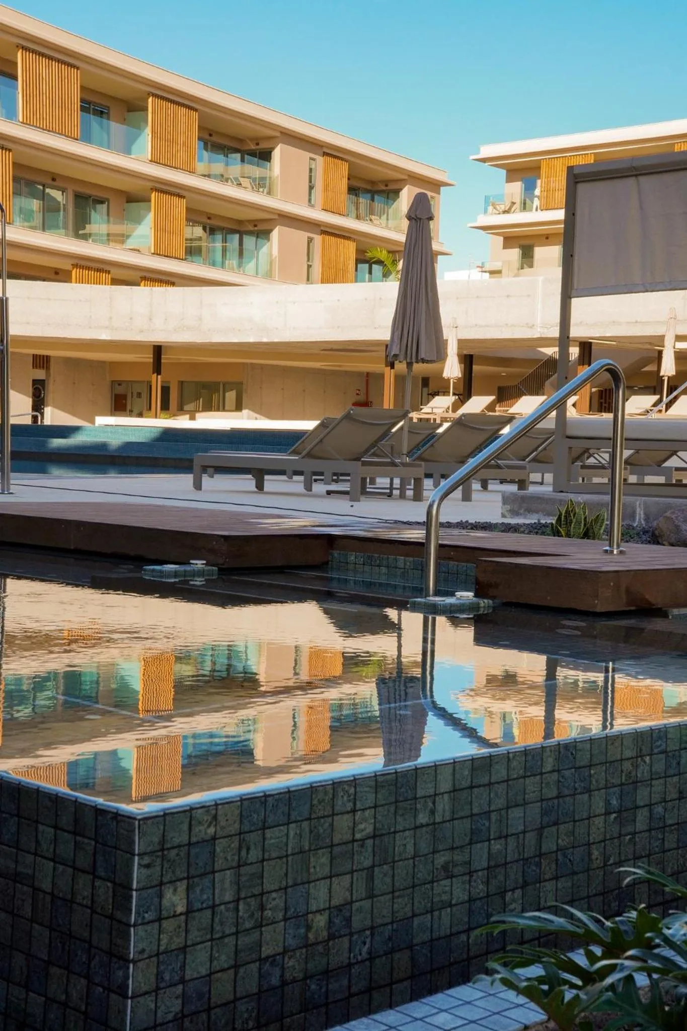 Swimming pool in Kora Tigot
