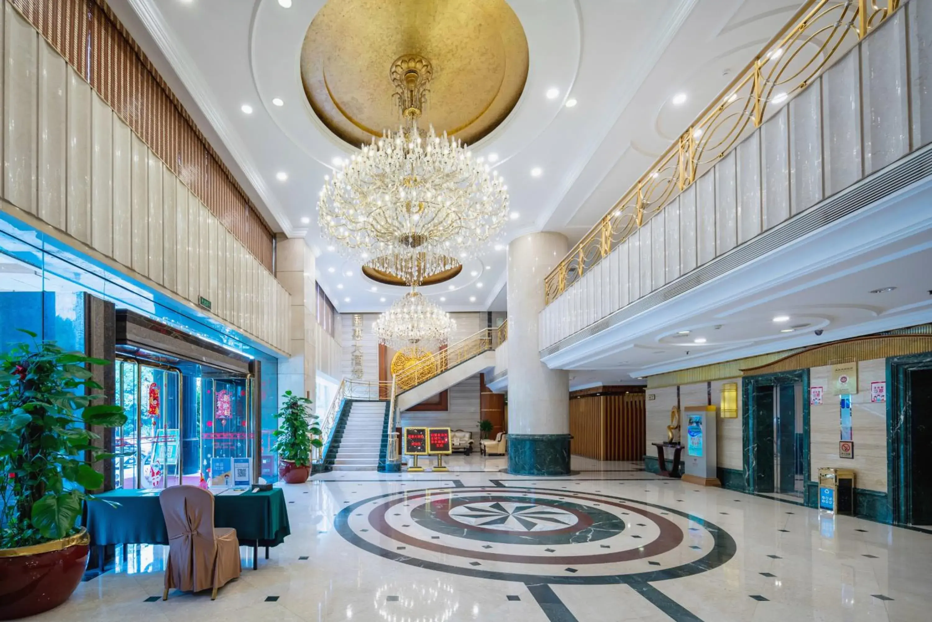 Lobby or reception in Sunshine Holiday Hotel Fuzhou Lobby or reception in Sunshine Holiday Hotel Fuzhou