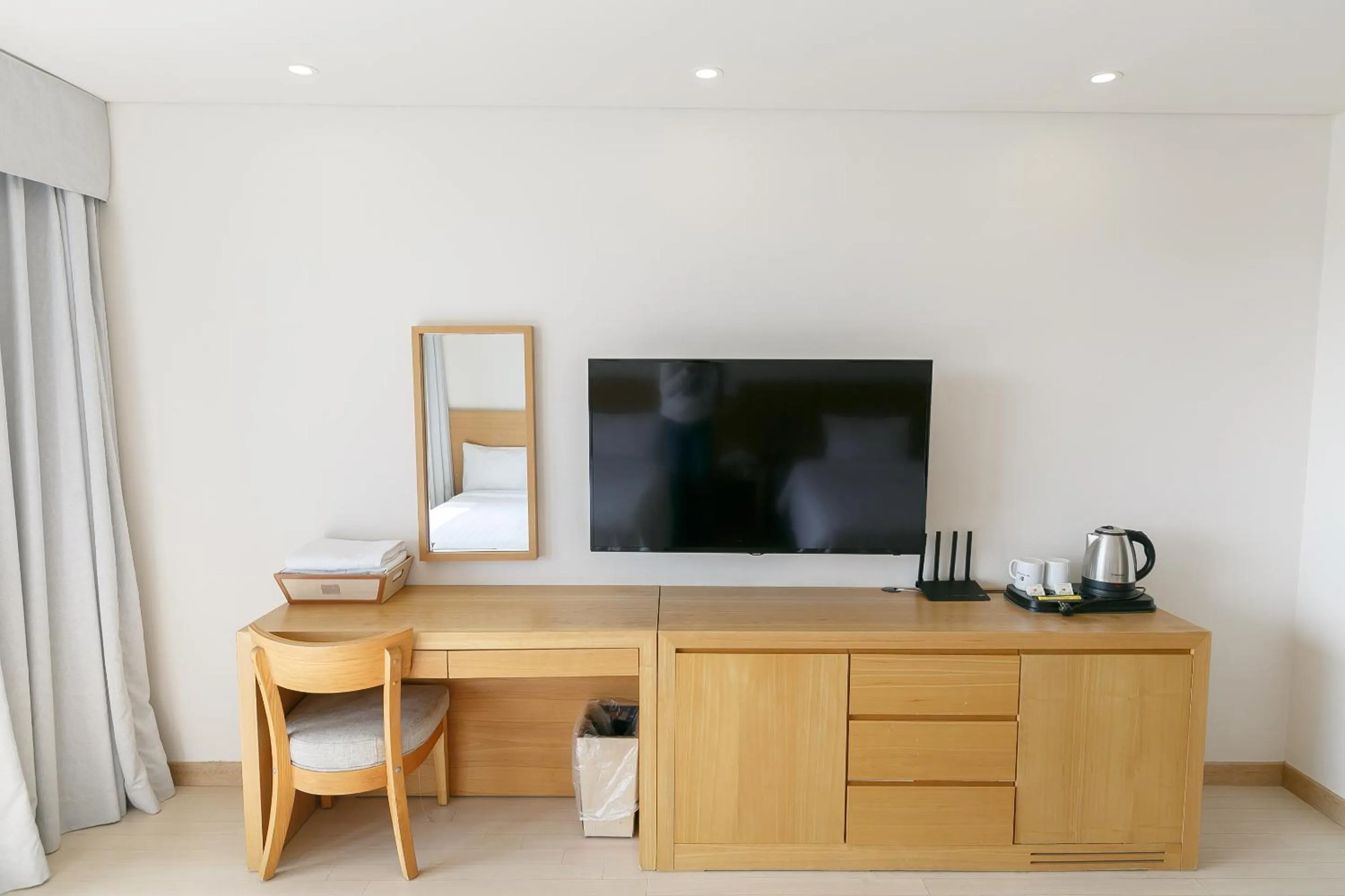 TV and multimedia in BK Hotel Jeju