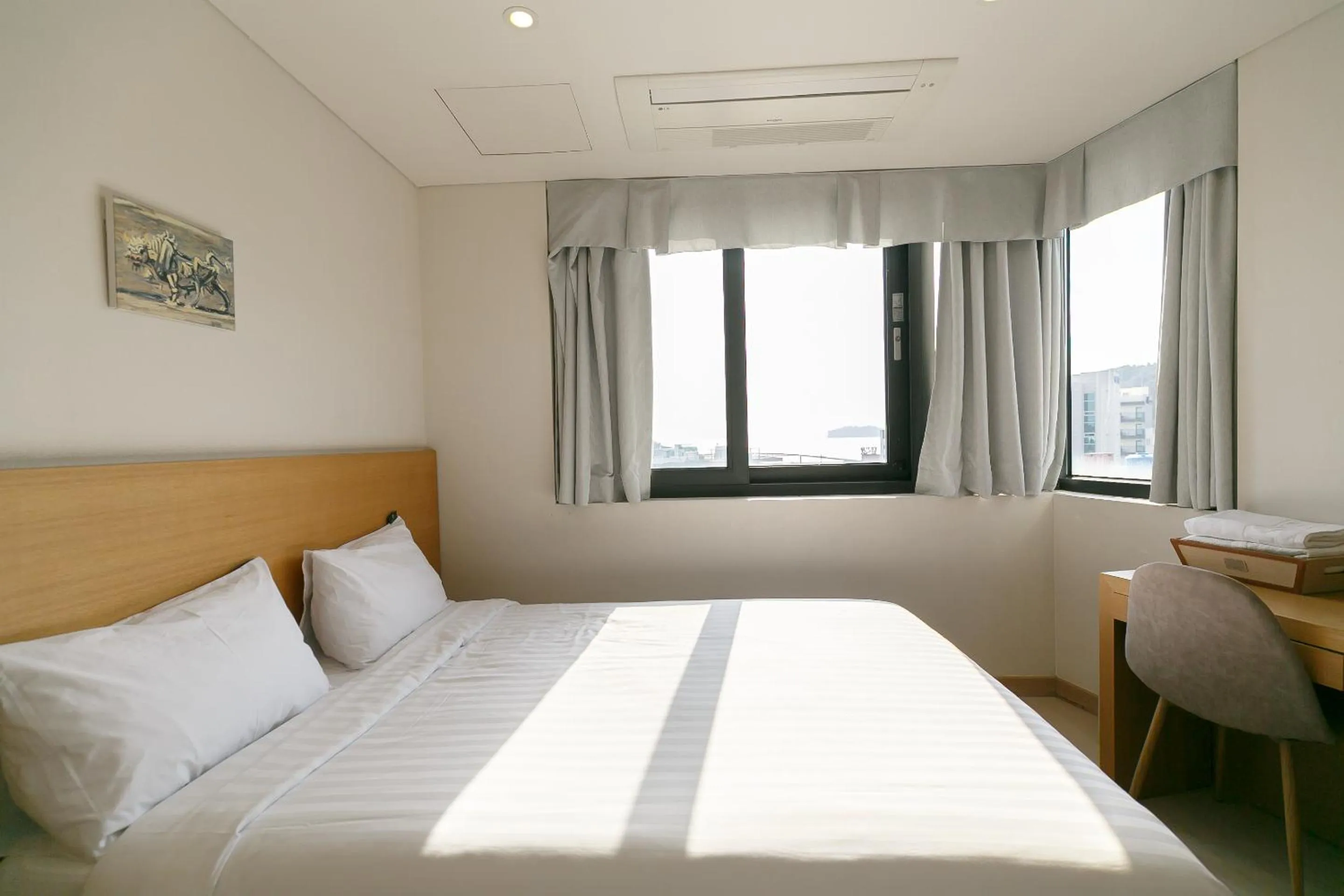 Sea view, Bed in BK Hotel Jeju