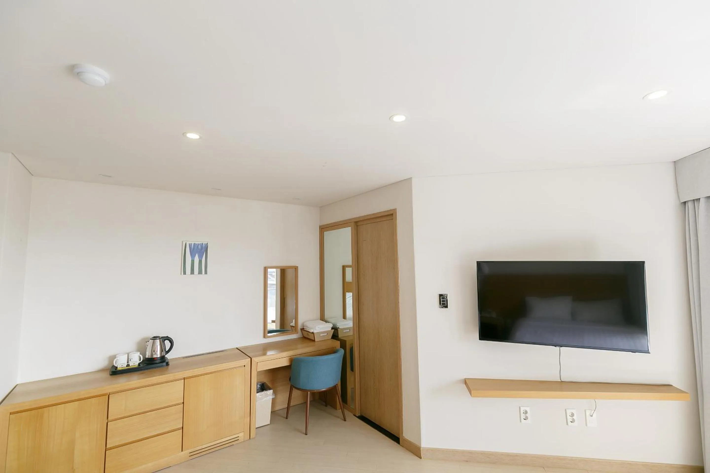 TV and multimedia in BK Hotel Jeju