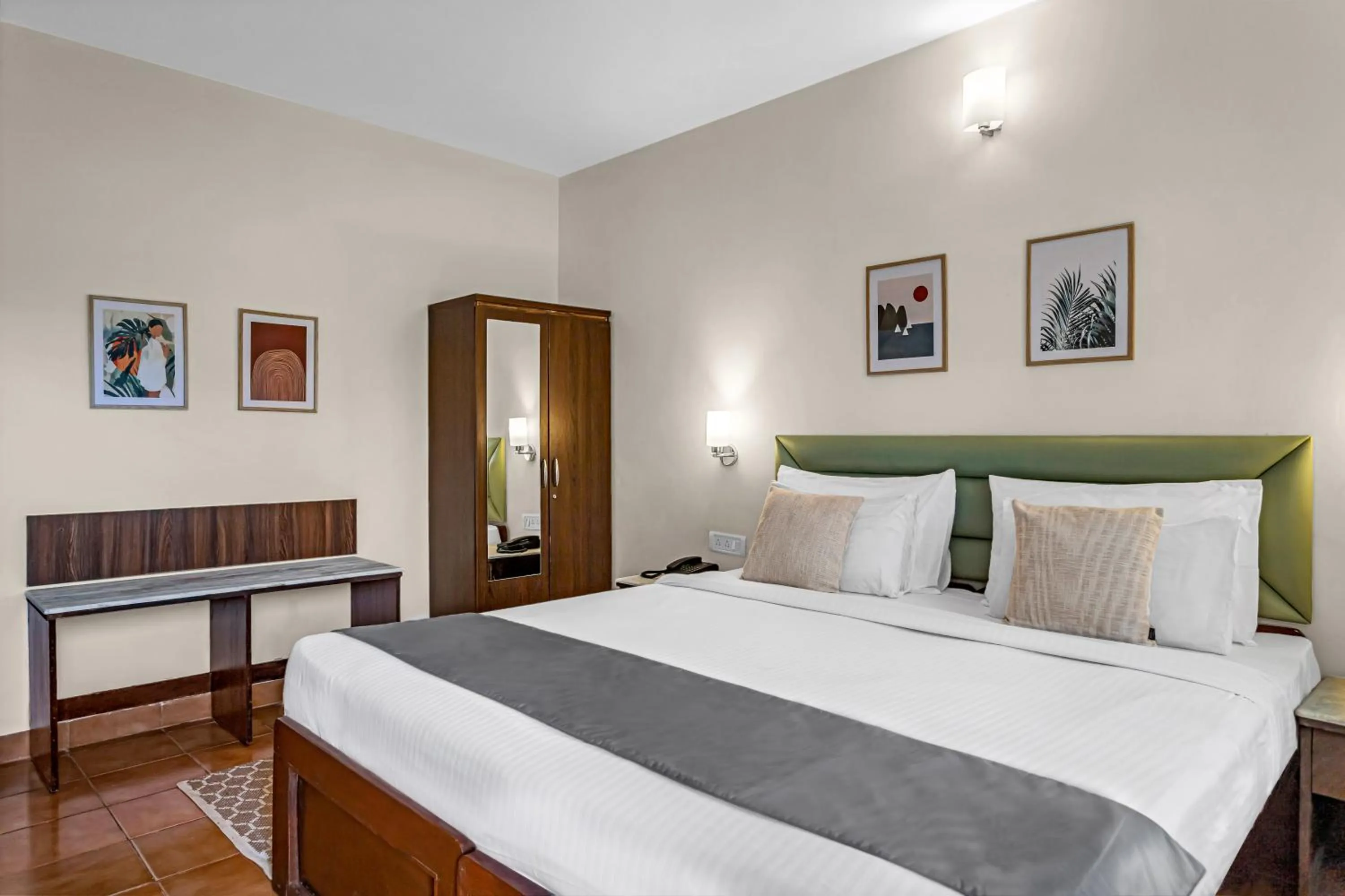 Bed in La Vaiencia Beach Resort, Morjim