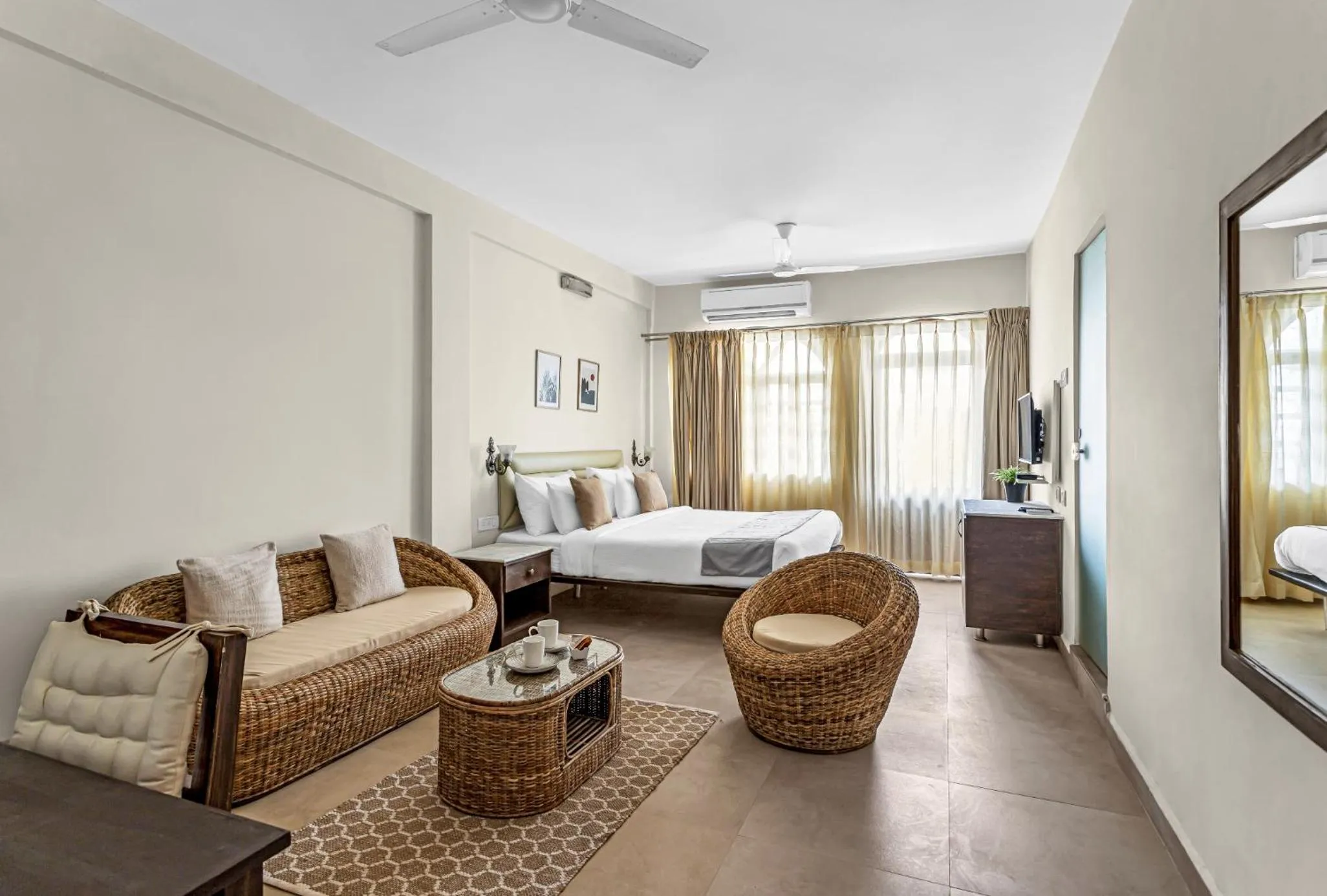 Bed in La Vaiencia Beach Resort, Morjim