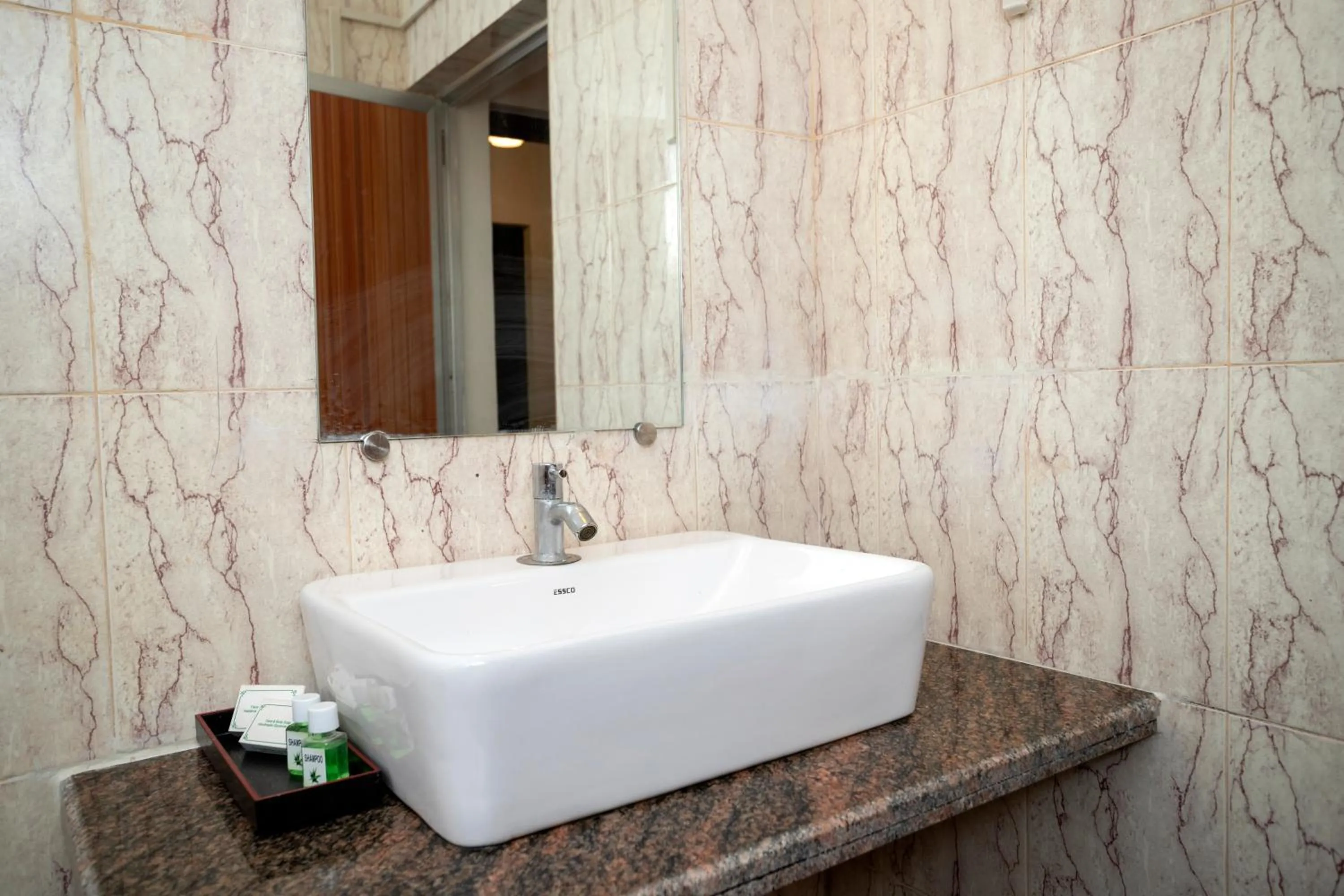 Toilet in La Vaiencia Beach Resort, Morjim