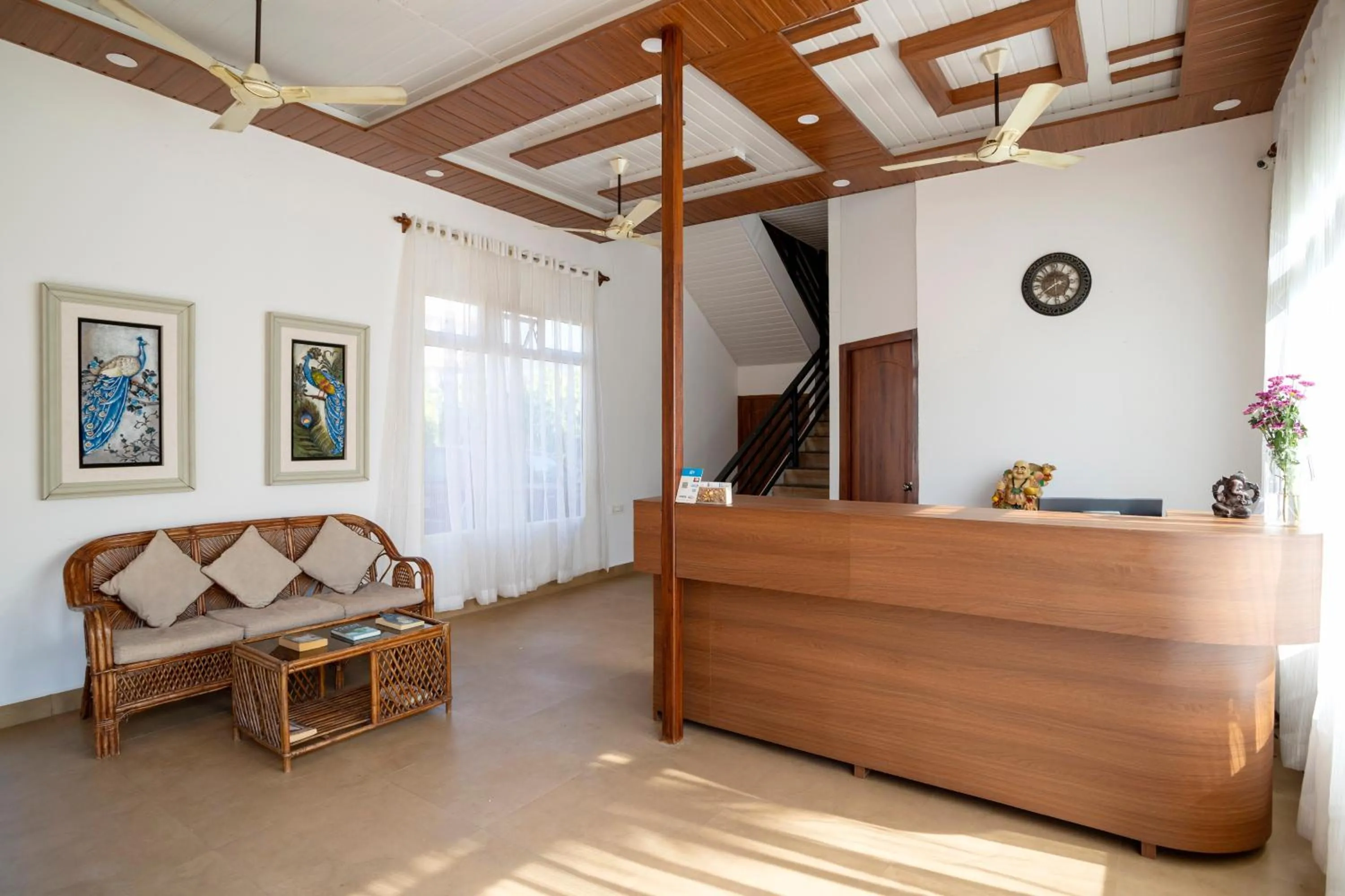 Lobby or reception in La Vaiencia Beach Resort, Morjim