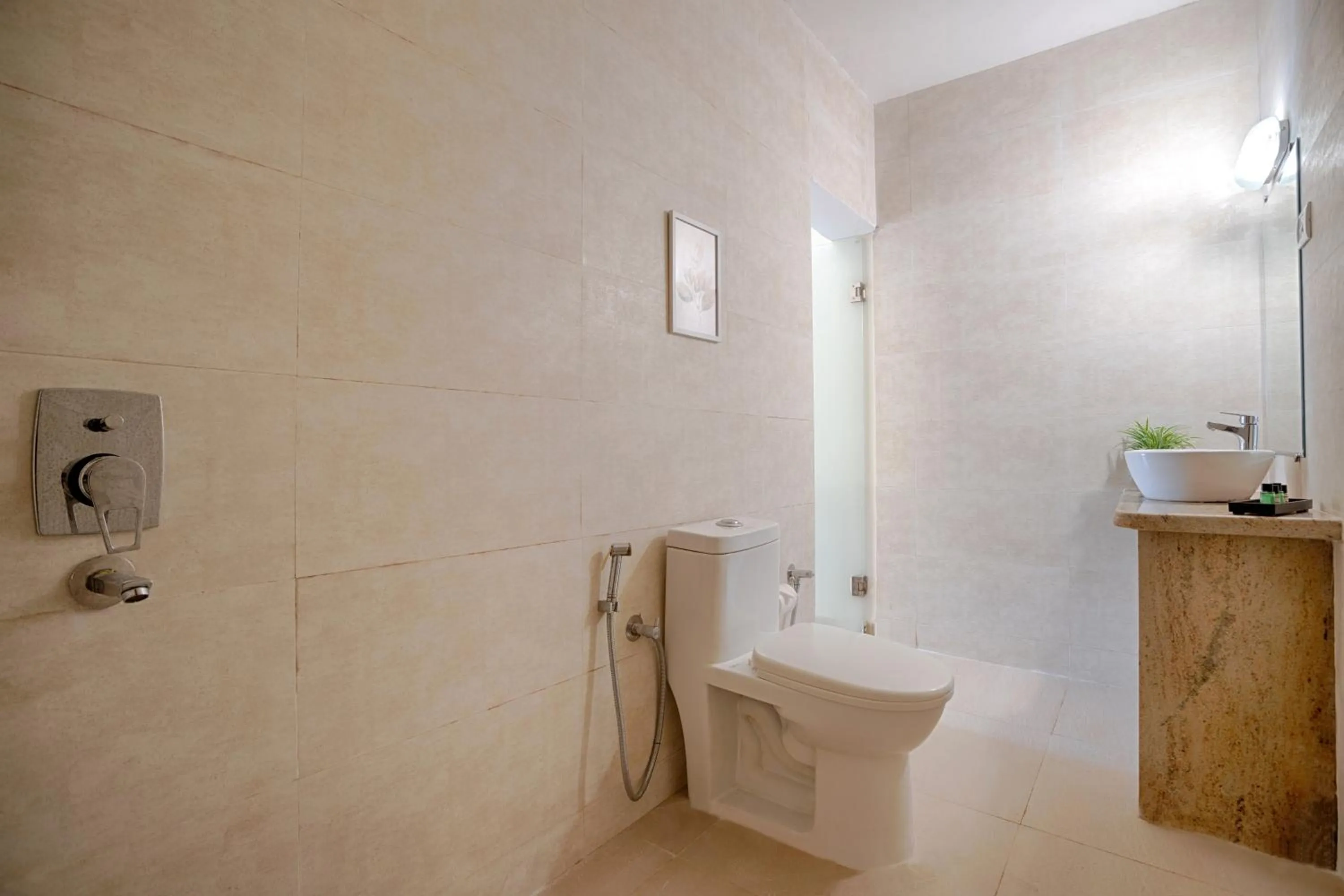 Toilet in La Vaiencia Beach Resort, Morjim