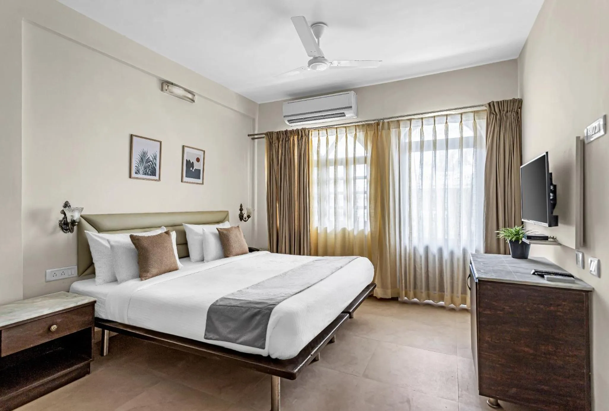 Bed in La Vaiencia Beach Resort, Morjim