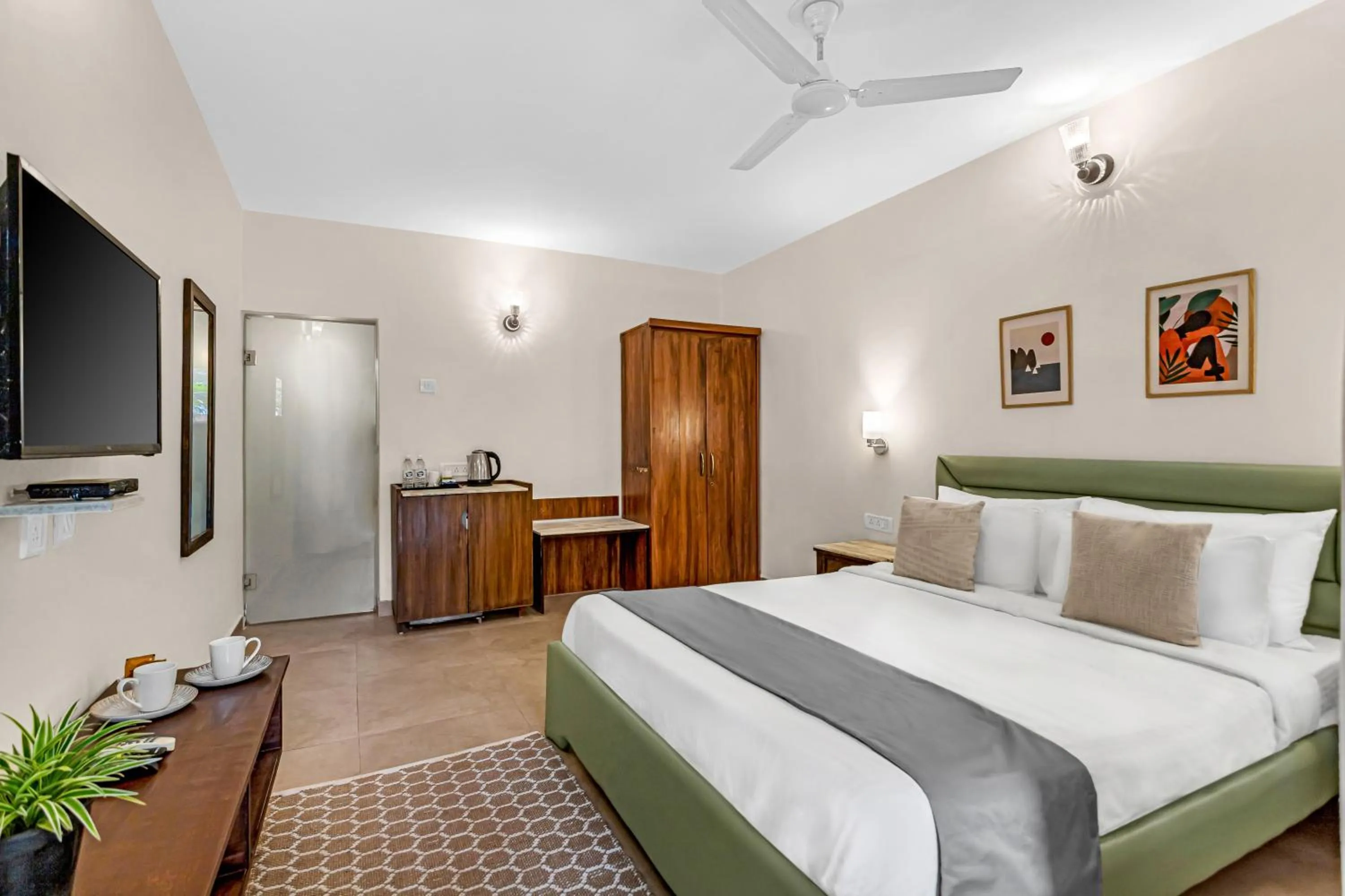 Bed in La Vaiencia Beach Resort, Morjim