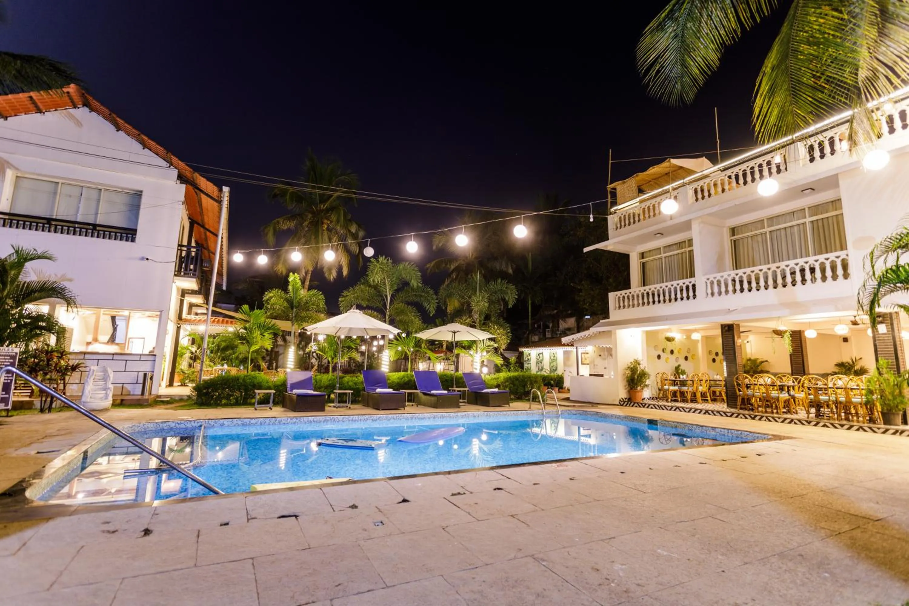 Restaurant/places to eat in La Vaiencia Beach Resort, Morjim