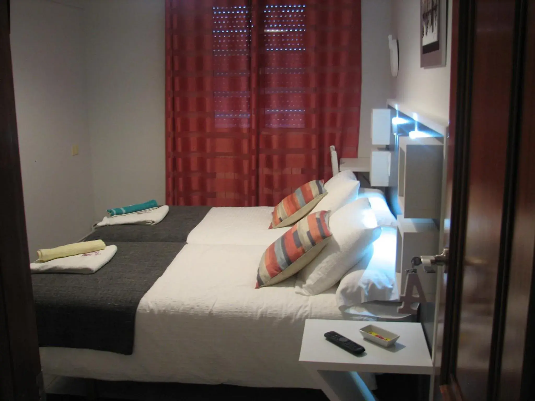 Twin Room with Private Bathroom - single occupancy in Hostal Meson do Loyo Twin Room with Private Bathroom - single occupancy in Hostal Meson do Loyo