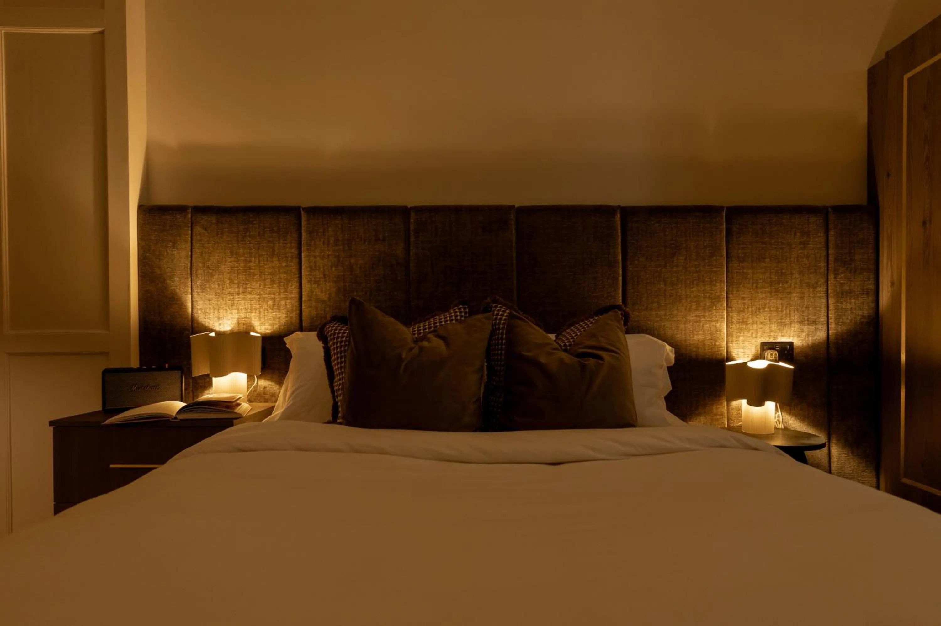 Bedroom, Bed in Moment Blythswood St