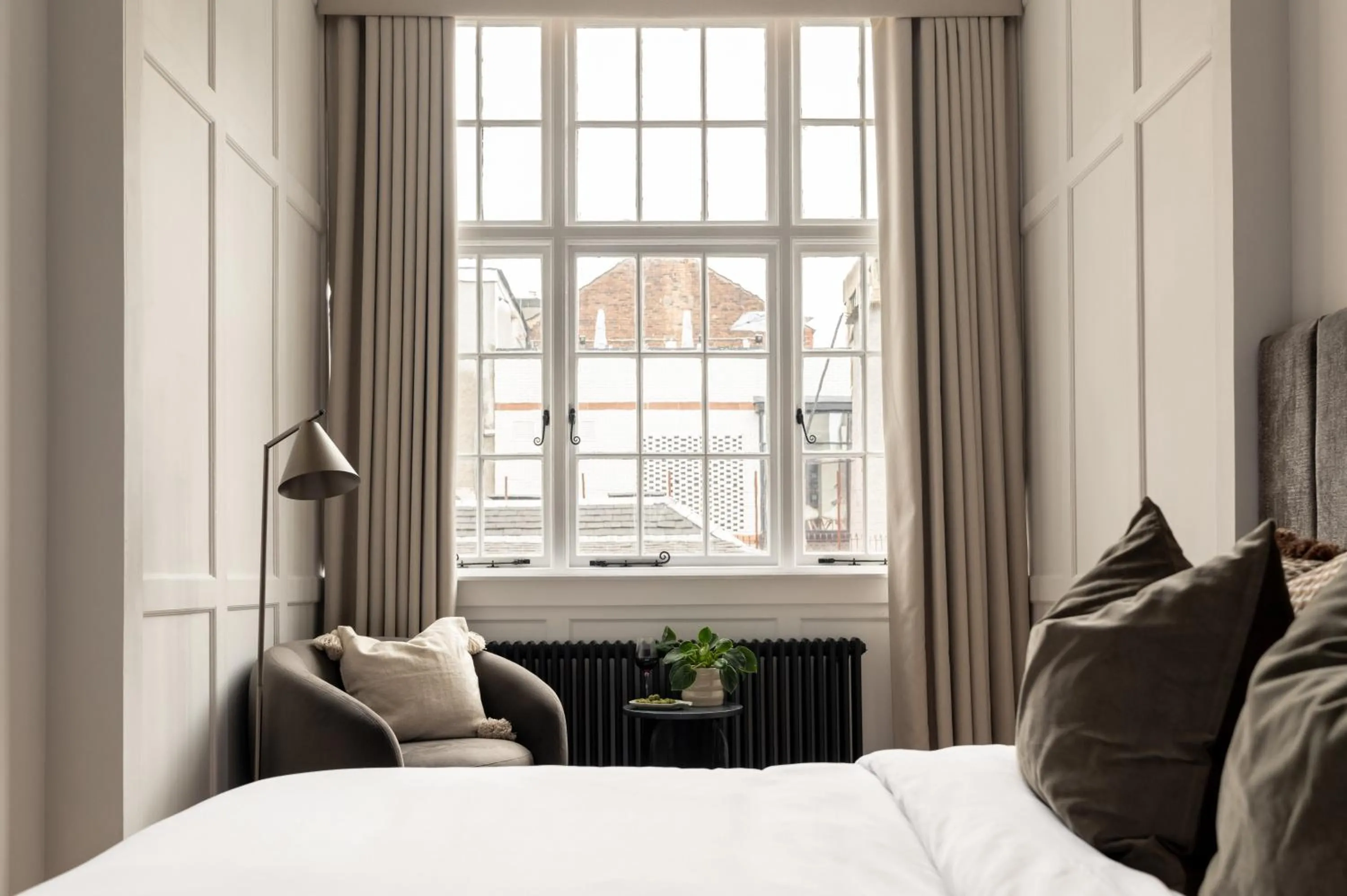 Bedroom, Bed in Moment Blythswood St