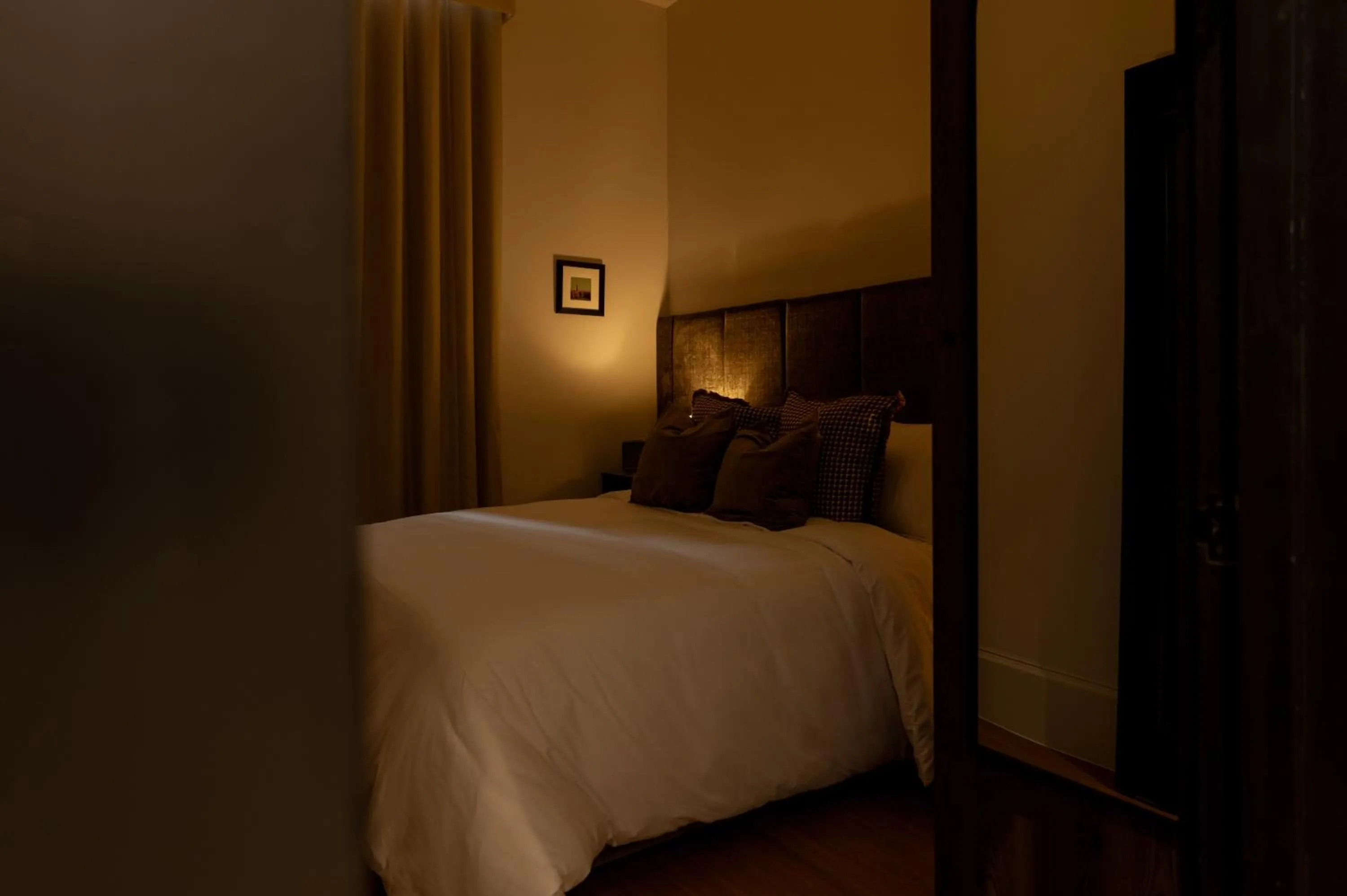 Bedroom, Bed in Moment Blythswood St