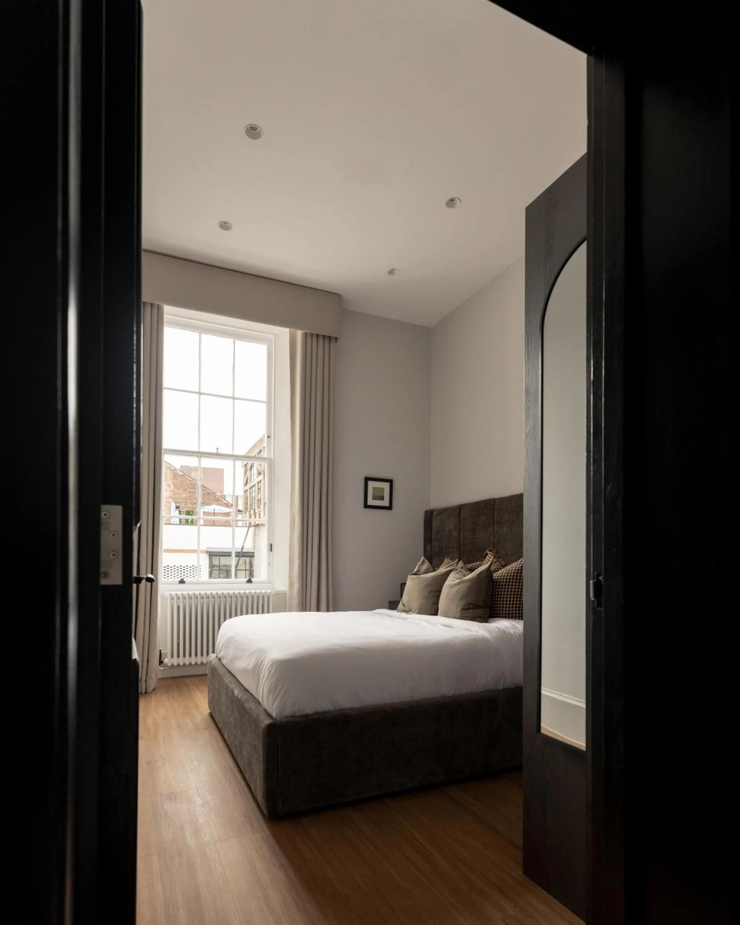 Bedroom, Bed in Moment Blythswood St